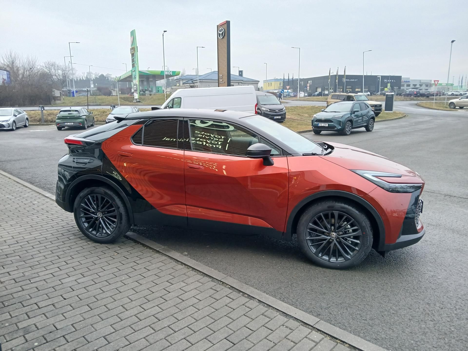 Toyota C-HR, 2,0 PHEV Tokyo Edition - fotka 4