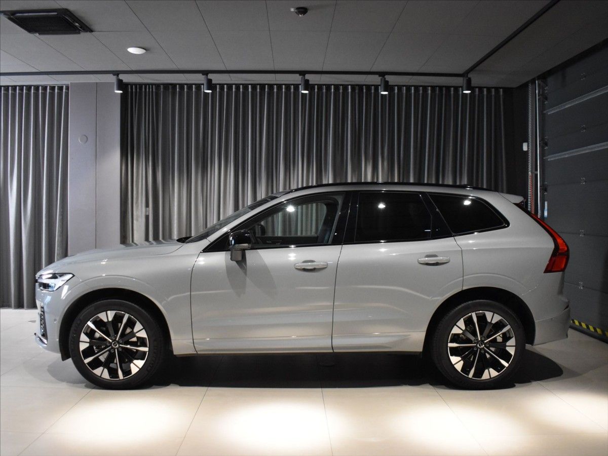 Volvo XC60, 2,0 T8 AWD PLUS - fotka 2