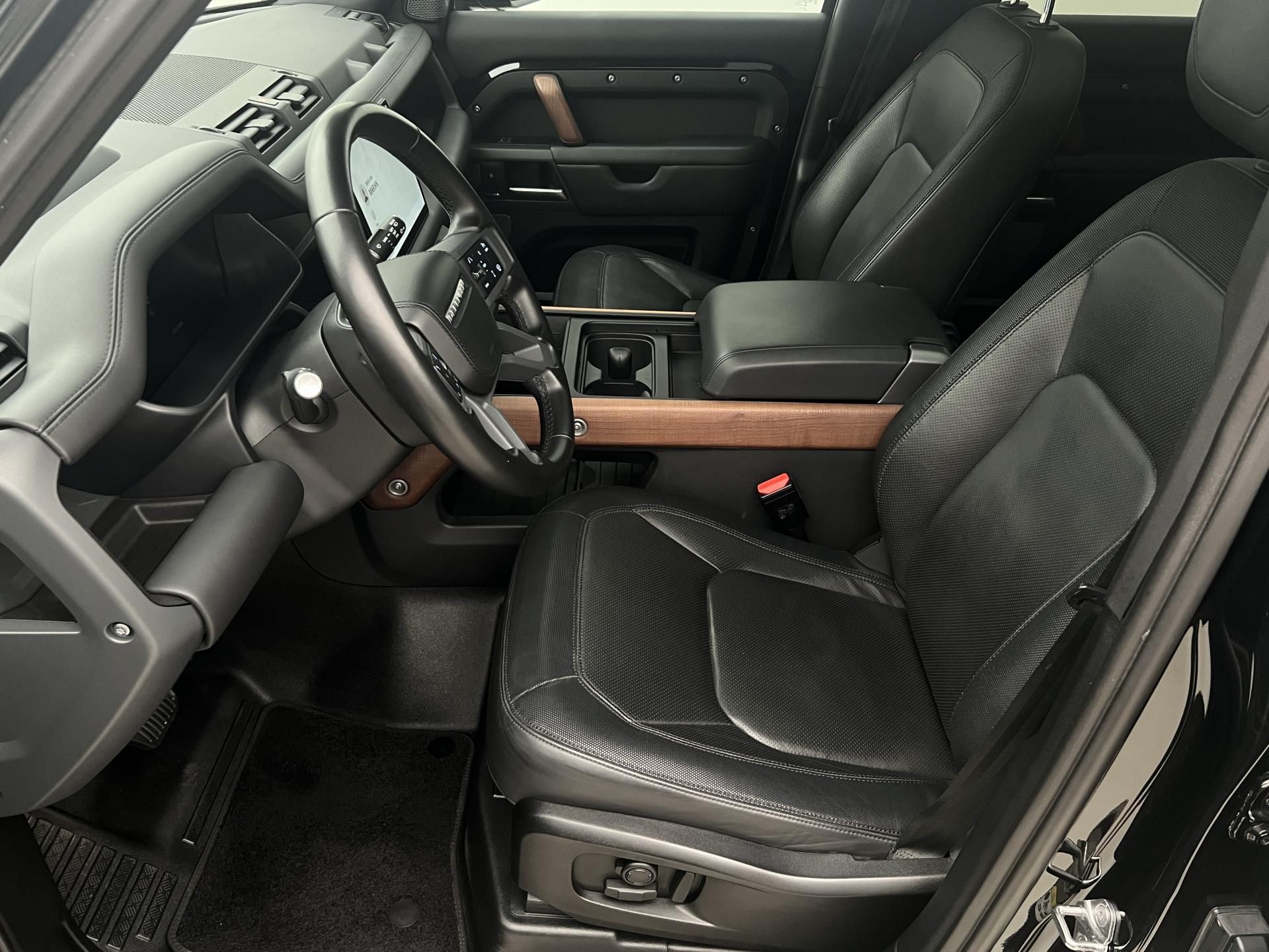 Land Rover Defender, D300 HSE AUT CZ - fotka 3