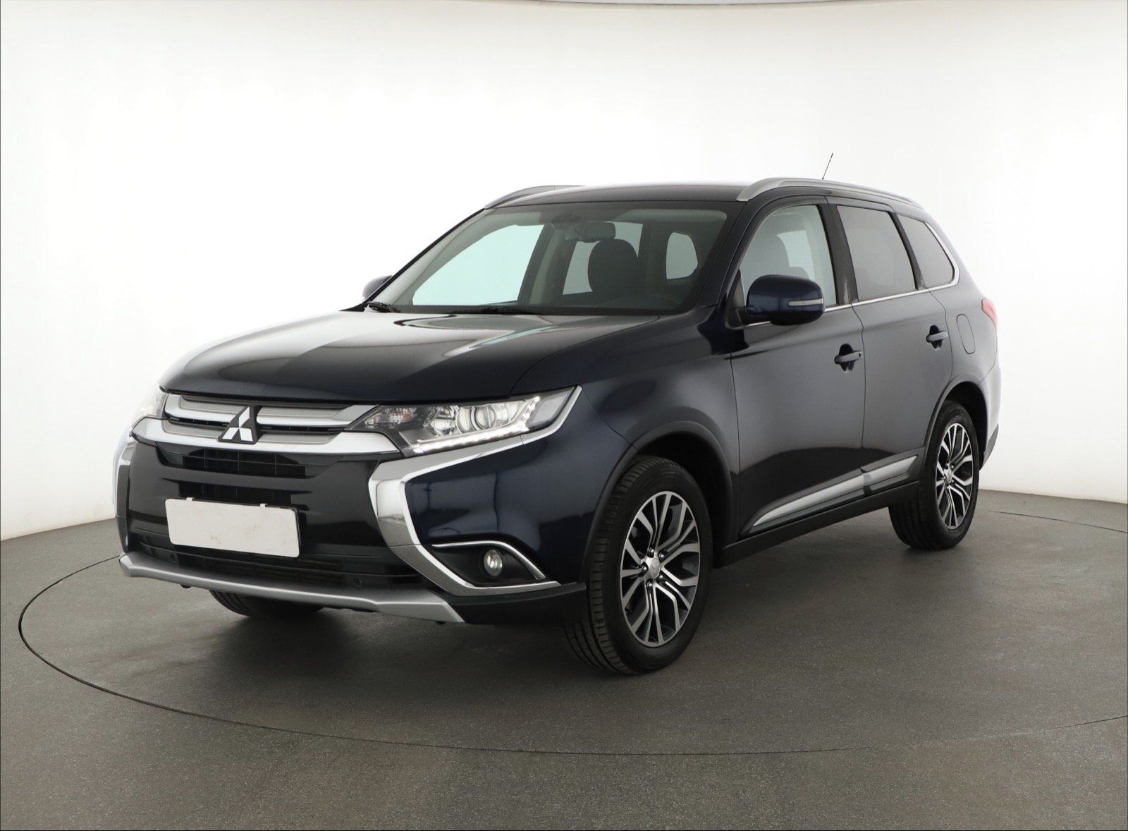 Mitsubishi Outlander, 2.2 DI-D, 7 míst - fotka 3