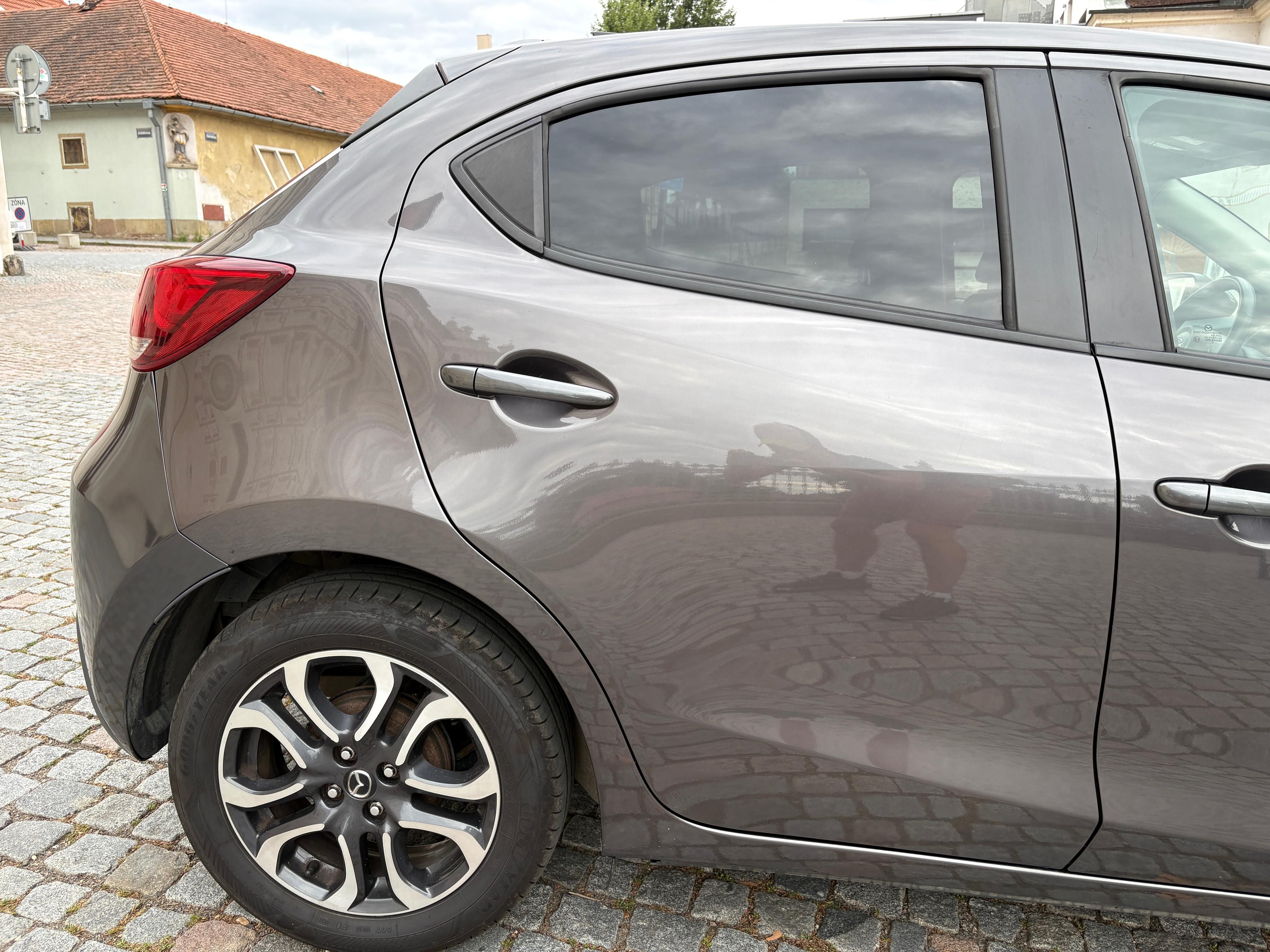 Mazda 2, 1.5 benzín, serviska, výbava - fotka 6