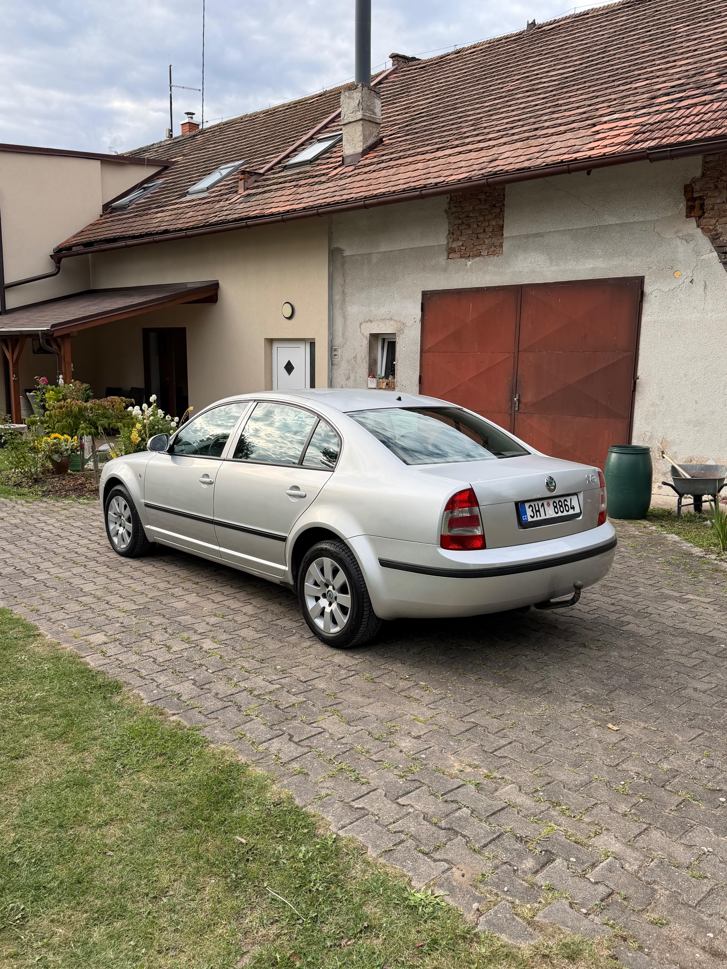 Škoda Superb - fotka 4