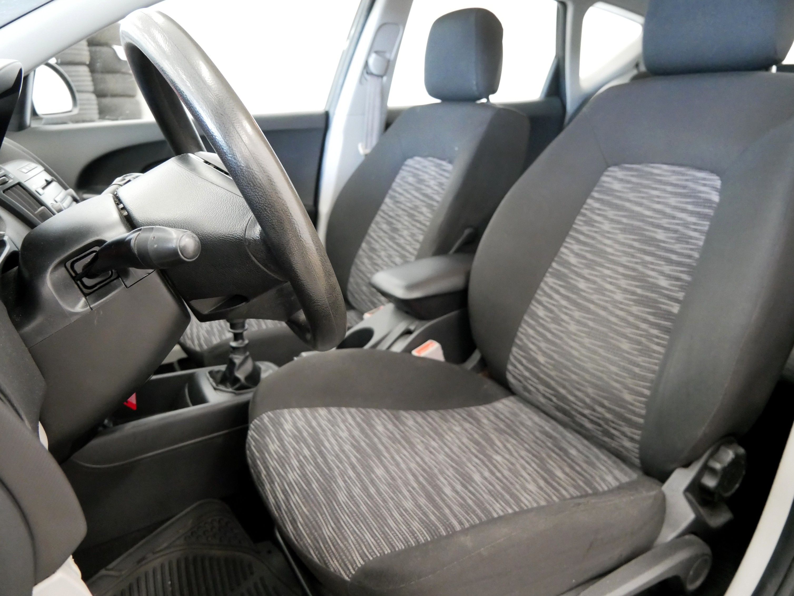 Kia Cee´d, 1.4i 74kW - fotka 6