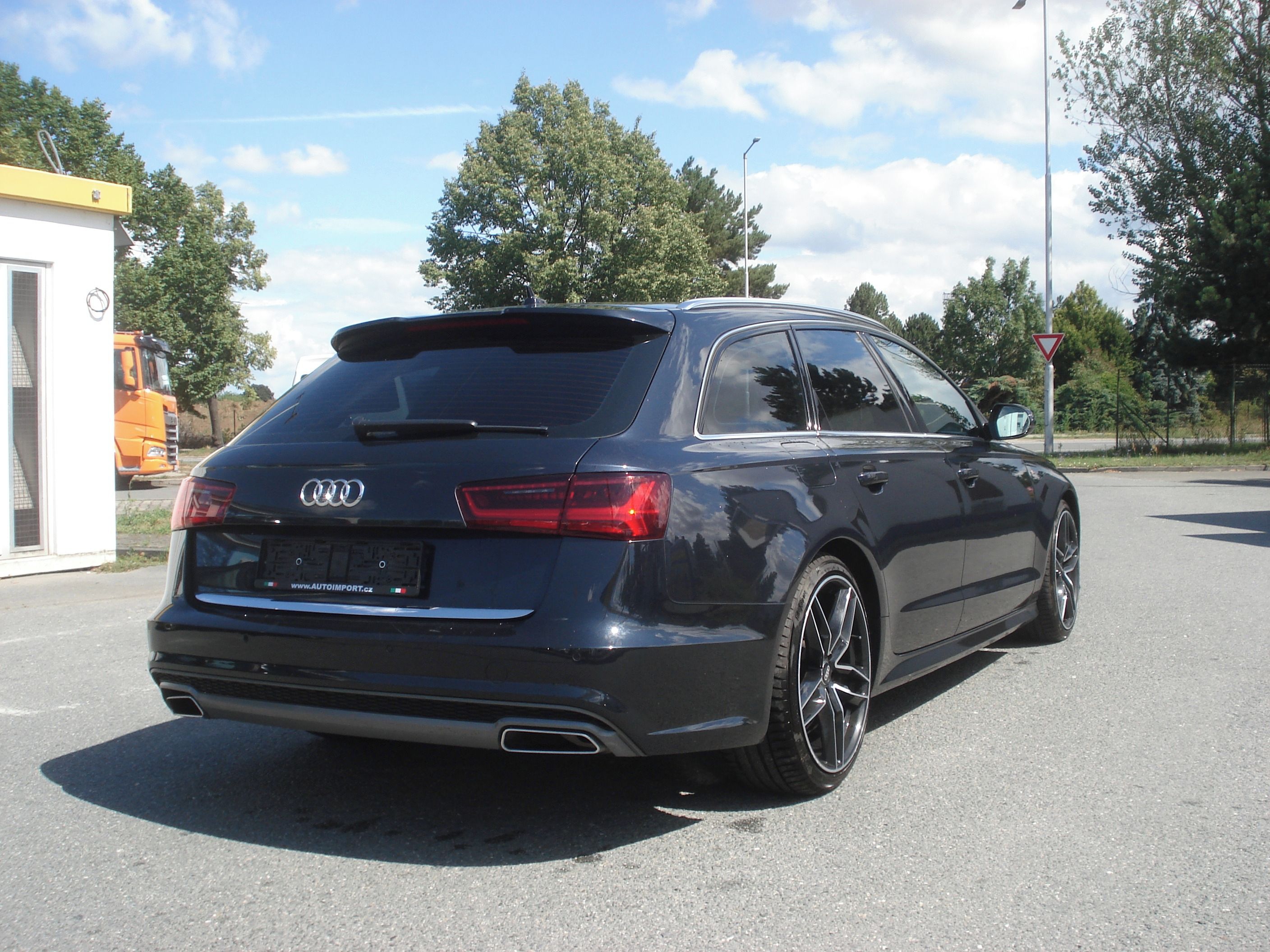 Audi A6, 2.0TDi S-LINE ALU 20 - fotka 5