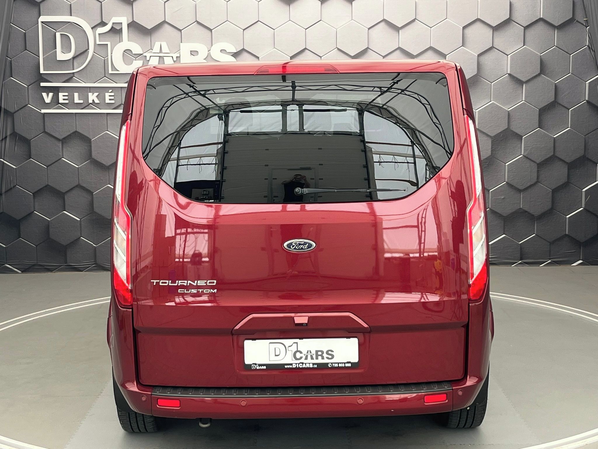 Ford Tourneo Custom, 320 L2H1 Titanium aut. - fotka 3