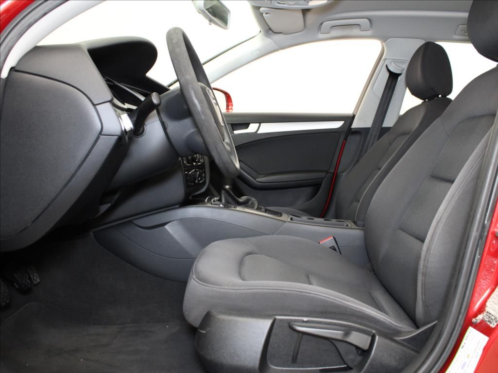 Audi A4, 1,8 TSi 118kW MT Avant ČR - fotka 6