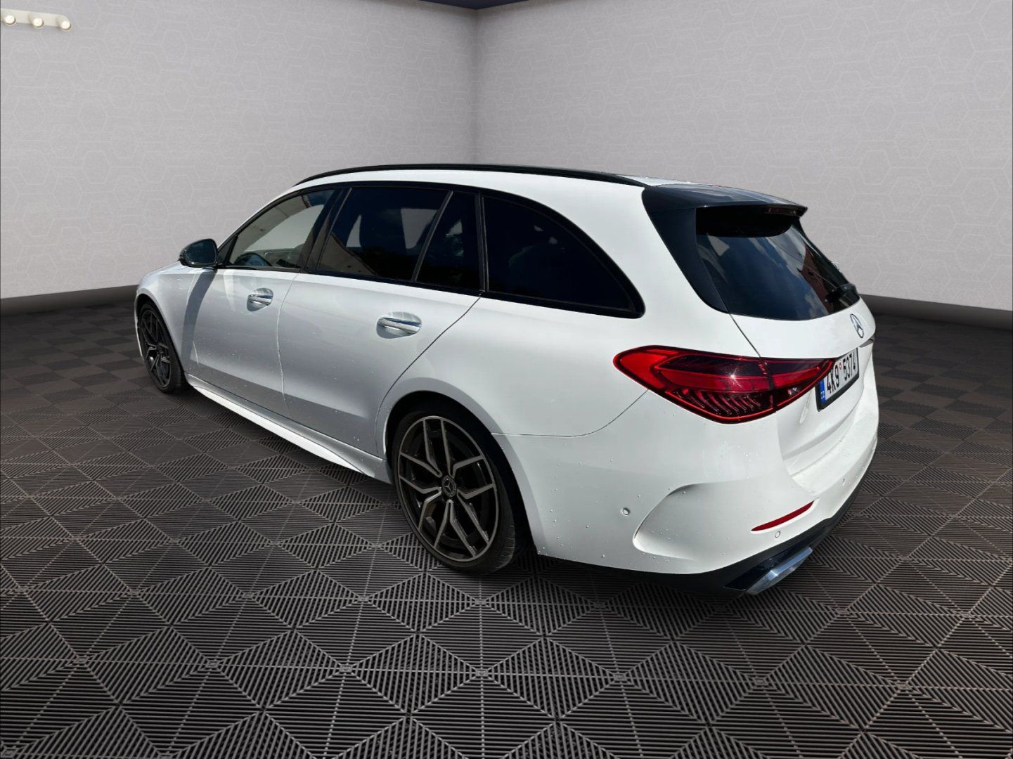 Mercedes-Benz Třídy C, 200 150kw 4Matic AMG - fotka 5