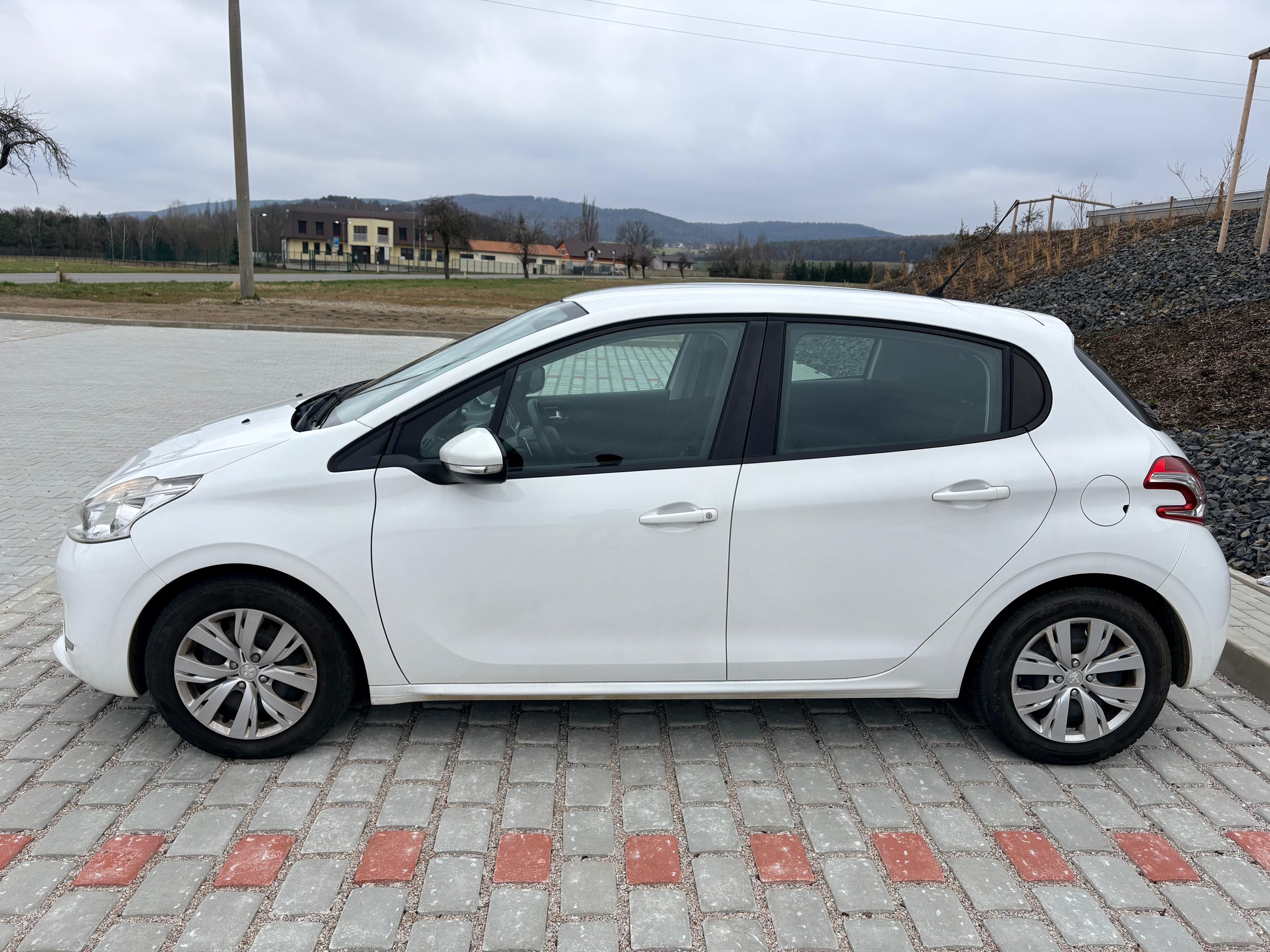 Peugeot 208, 1.2i AUTOMAT - fotka 3