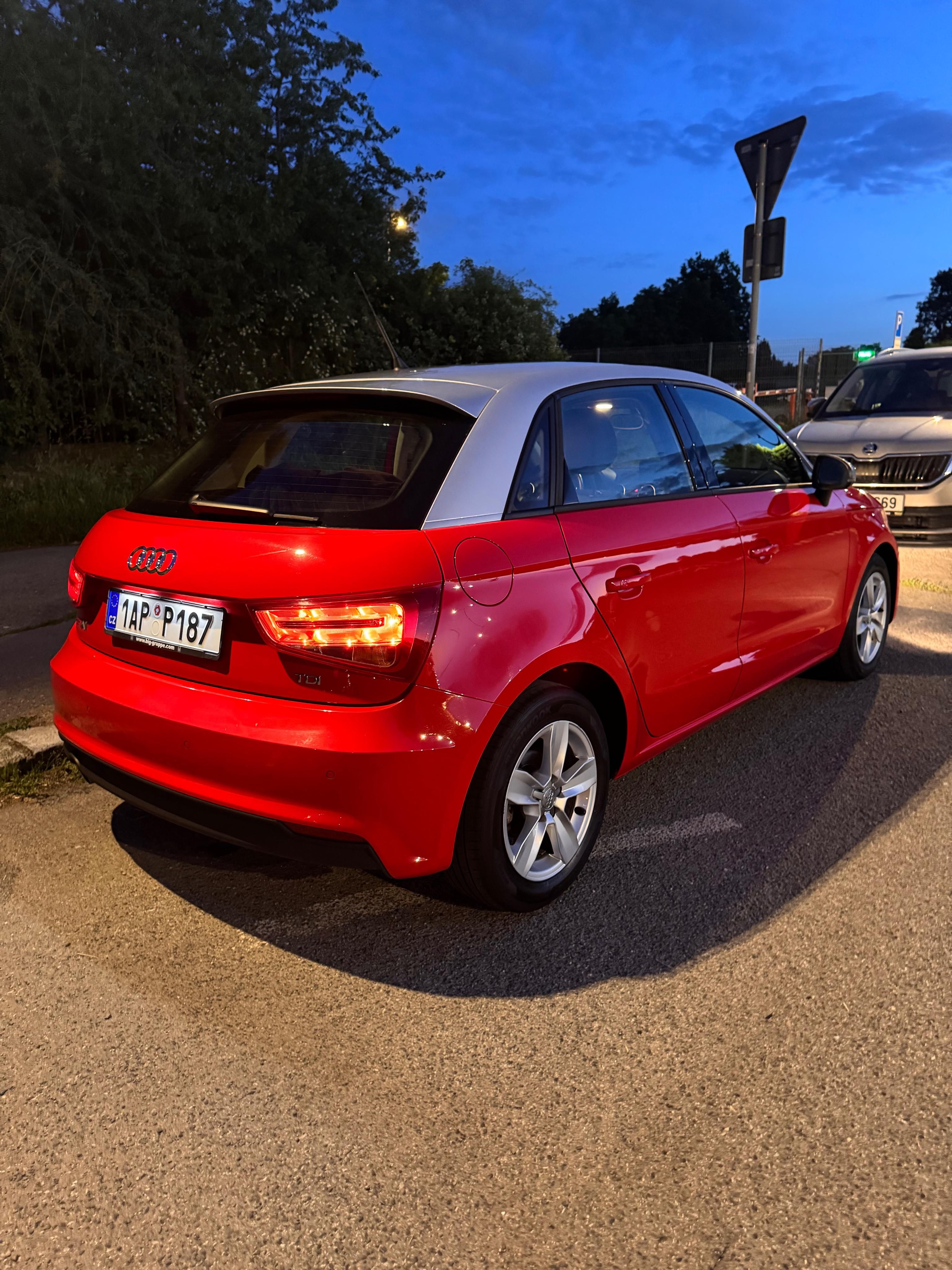 Audi A1, Audi A1 1.4 tdi Sportback TOP - fotka 6