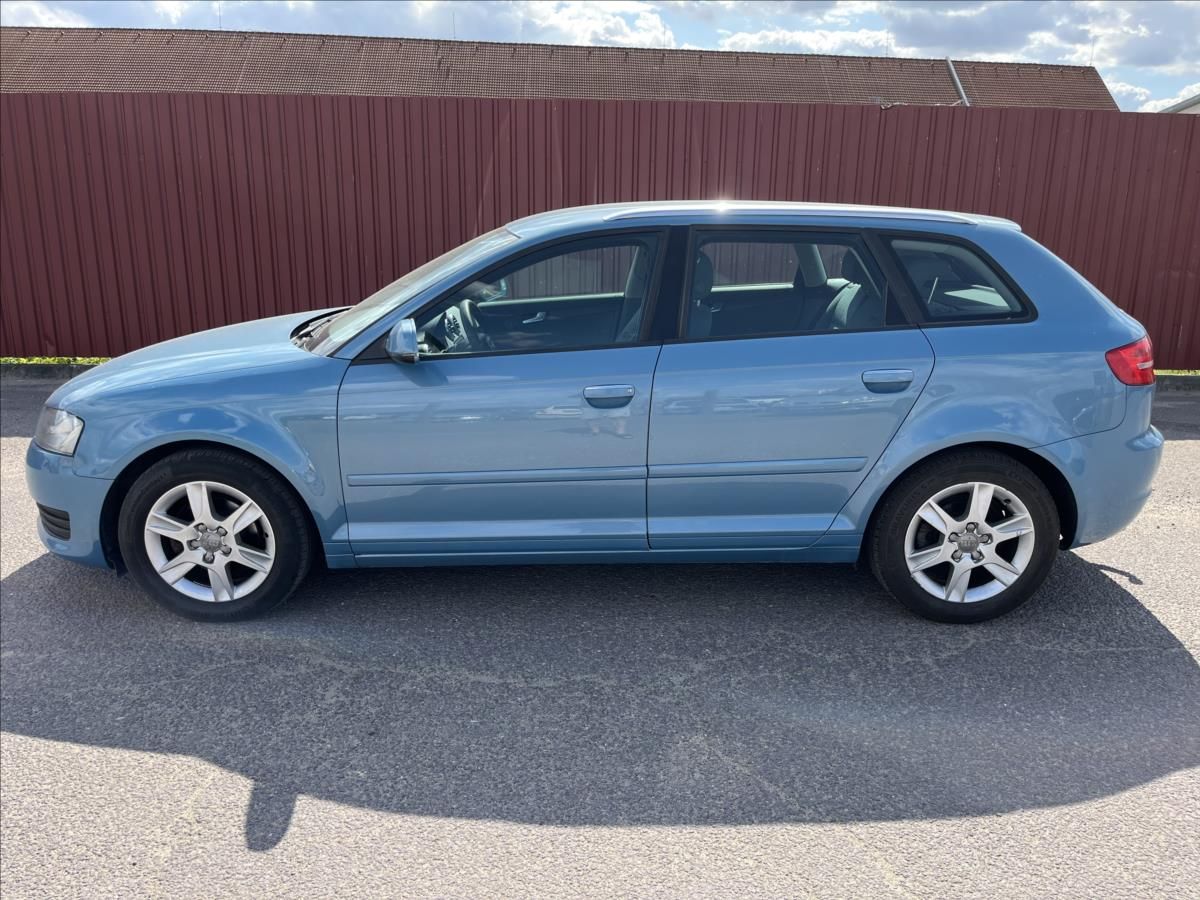 Audi A3, 1.6 TDi SPORTBACK AUTOMAT - fotka 4