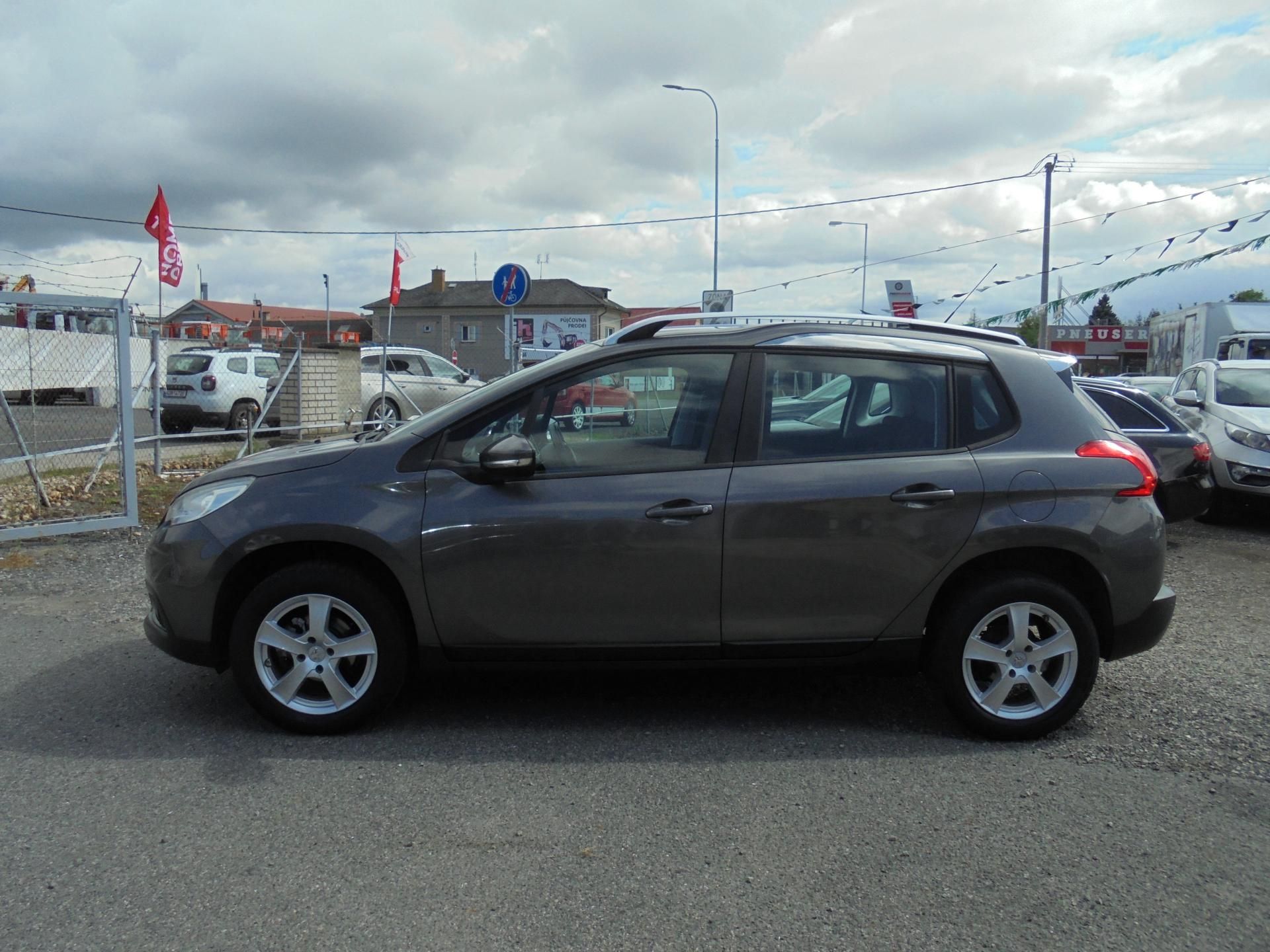 Peugeot 2008, 1.2 VTI-ČR-1.MAJITEL-SERVISKA - fotka 4