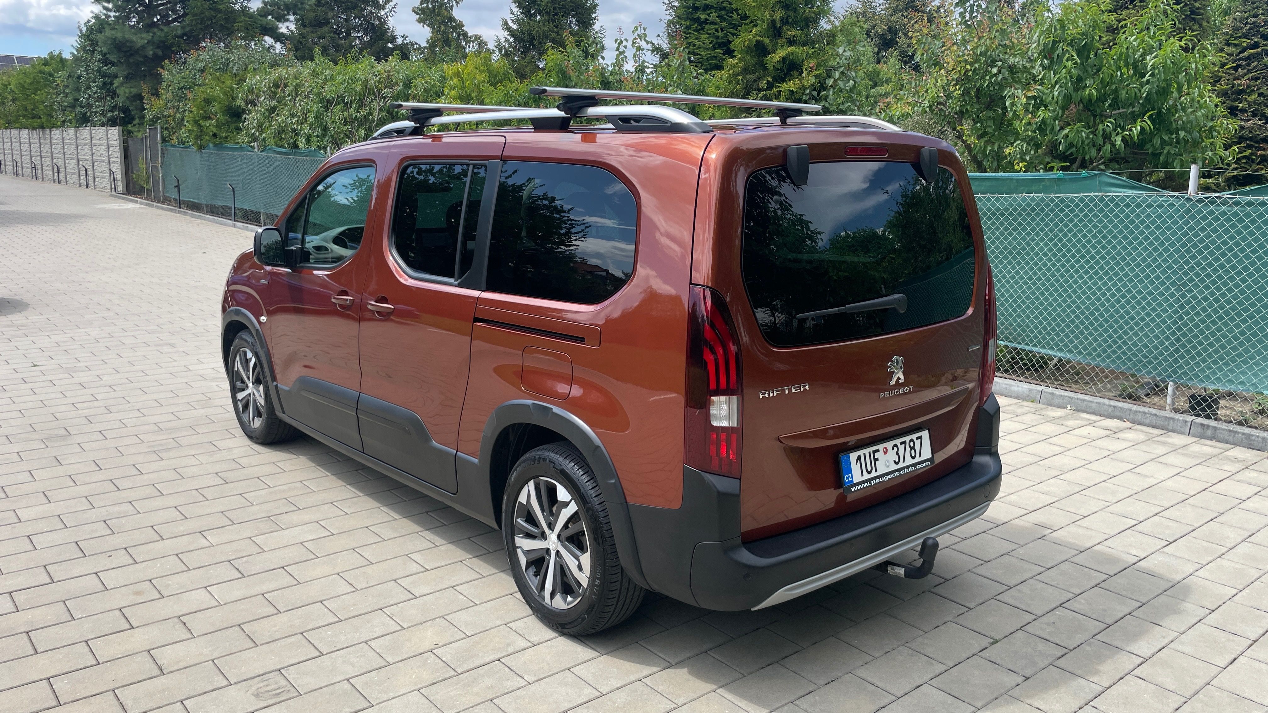 Peugeot Rifter, 1.5 BlueHDi 96kW EAT8 v záruce - fotka 4