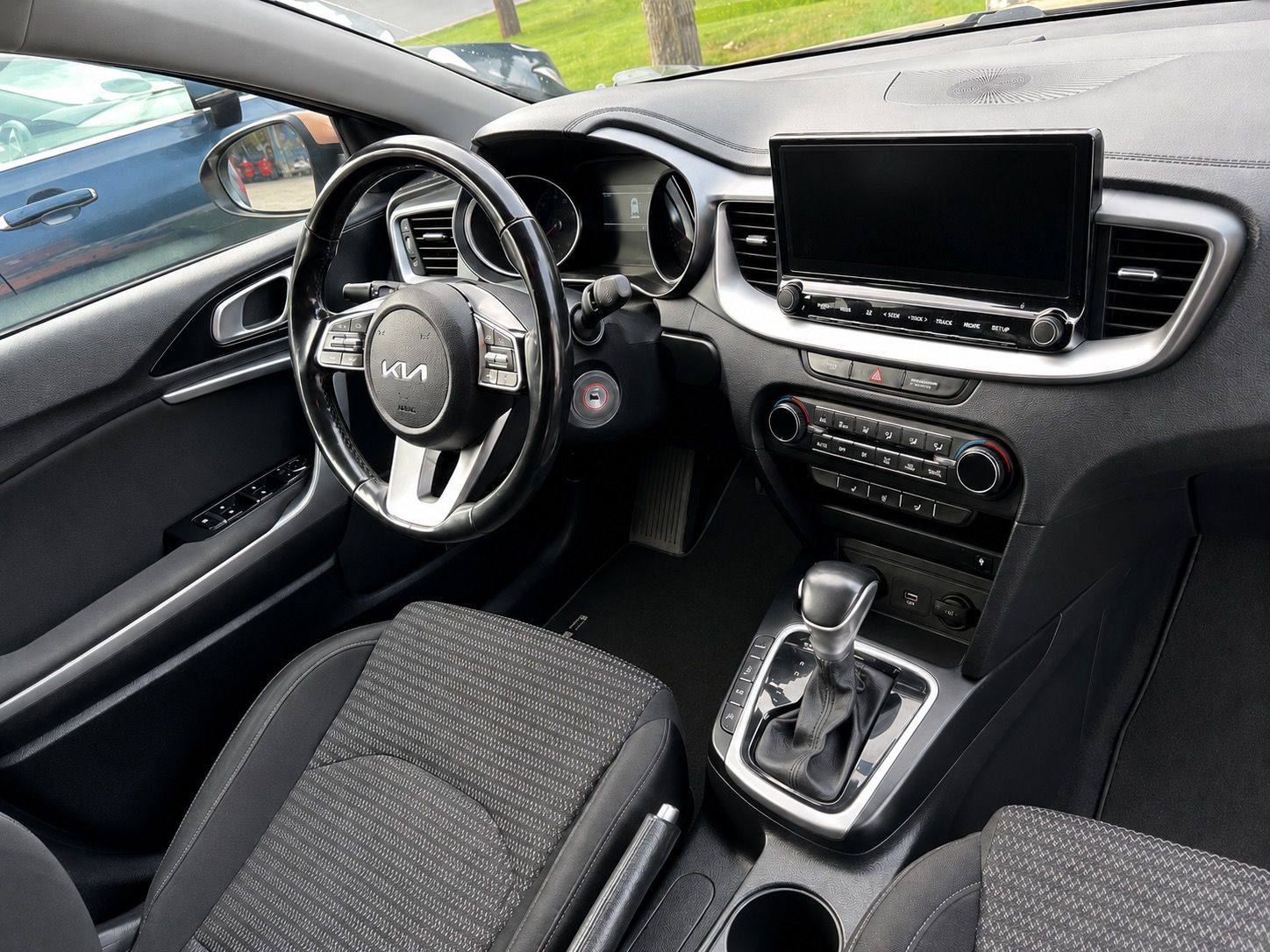 Kia Cee´d, 1.5T-GDi DCT 1.maj plný servis - fotka 5