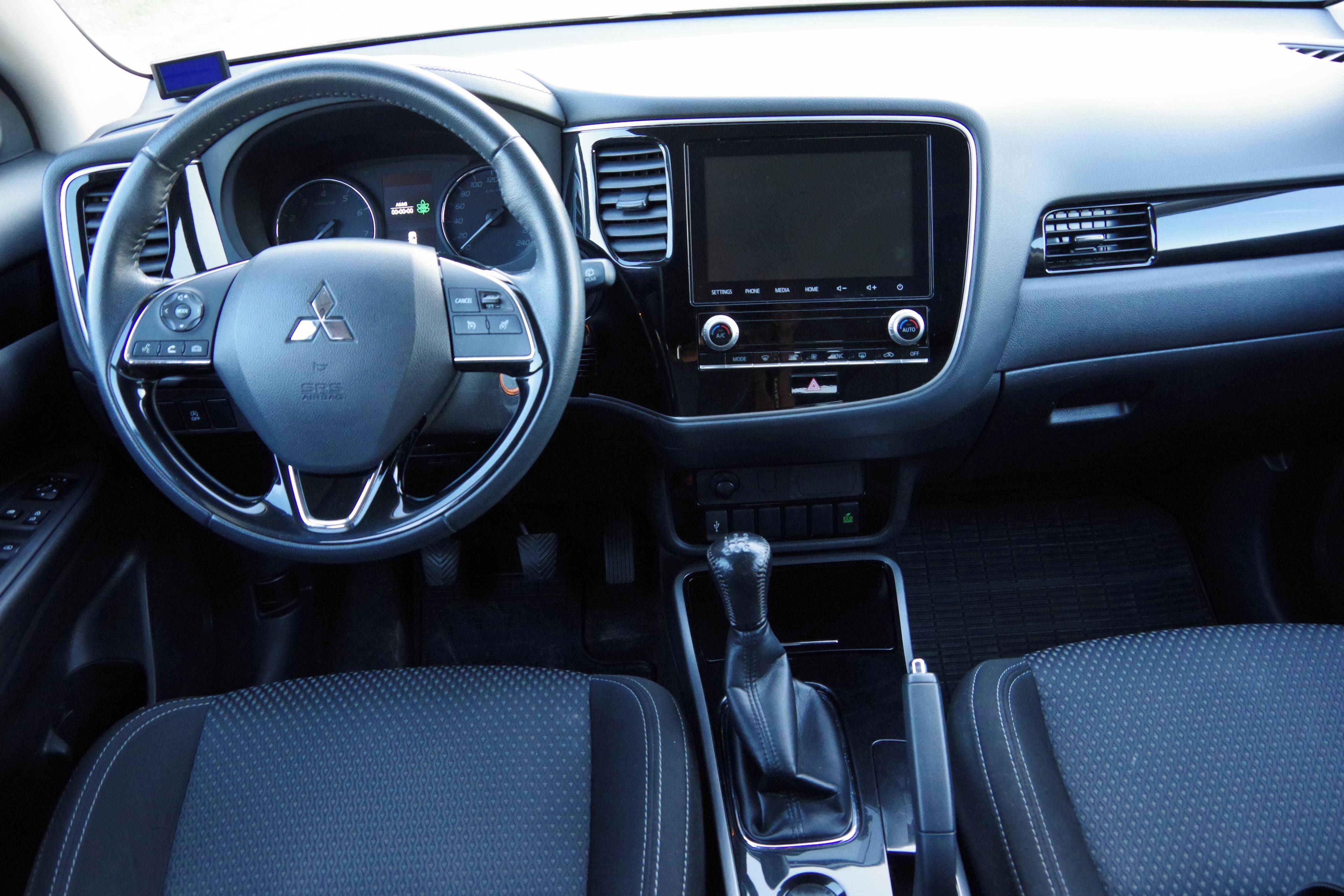 Mitsubishi Outlander, 2.0i, 1.majitel, nehavarované - fotka 5