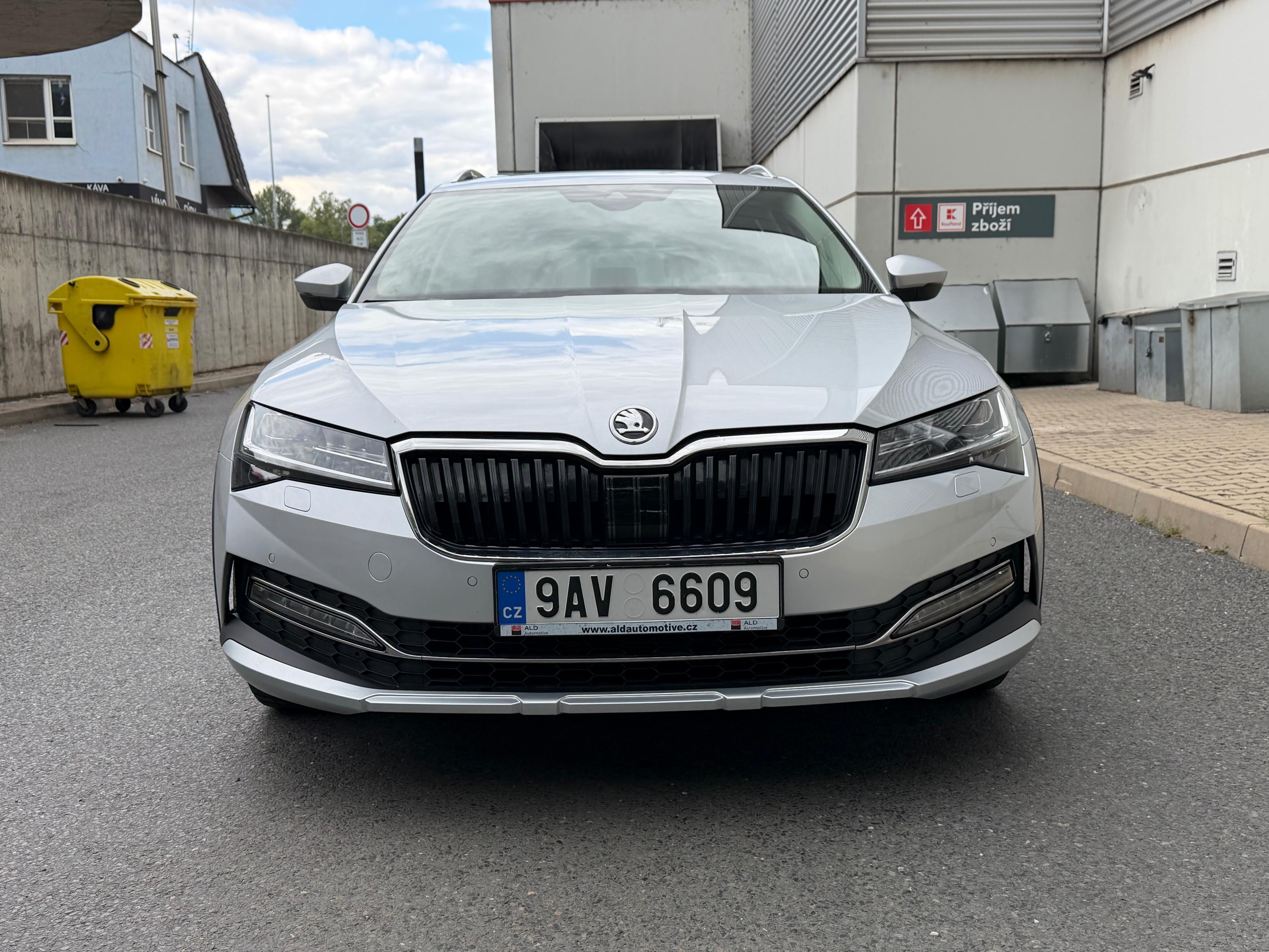 Škoda Superb, Scout 147kw Tažné Panó 4x4 DSG - fotka 2