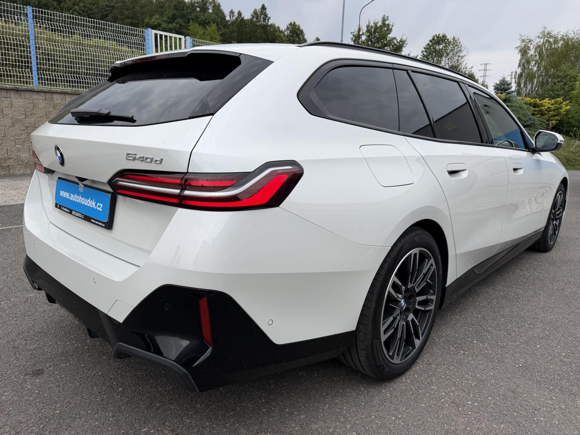 BMW Řada 5, 540D xDRIVE M SPORT Individual - fotka 5