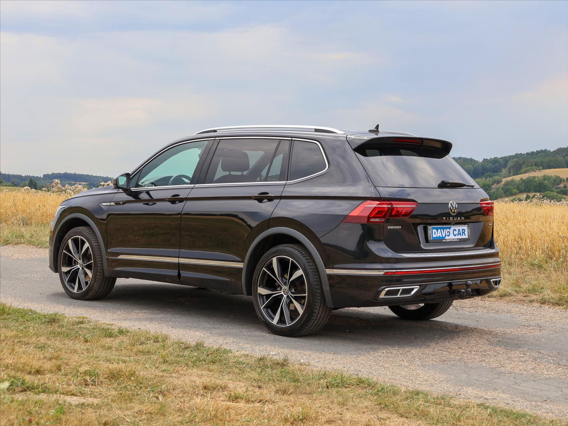 Volkswagen Tiguan Allspace, 2,0 TSI DSG 4M R-Line 7Míst DP - fotka 5