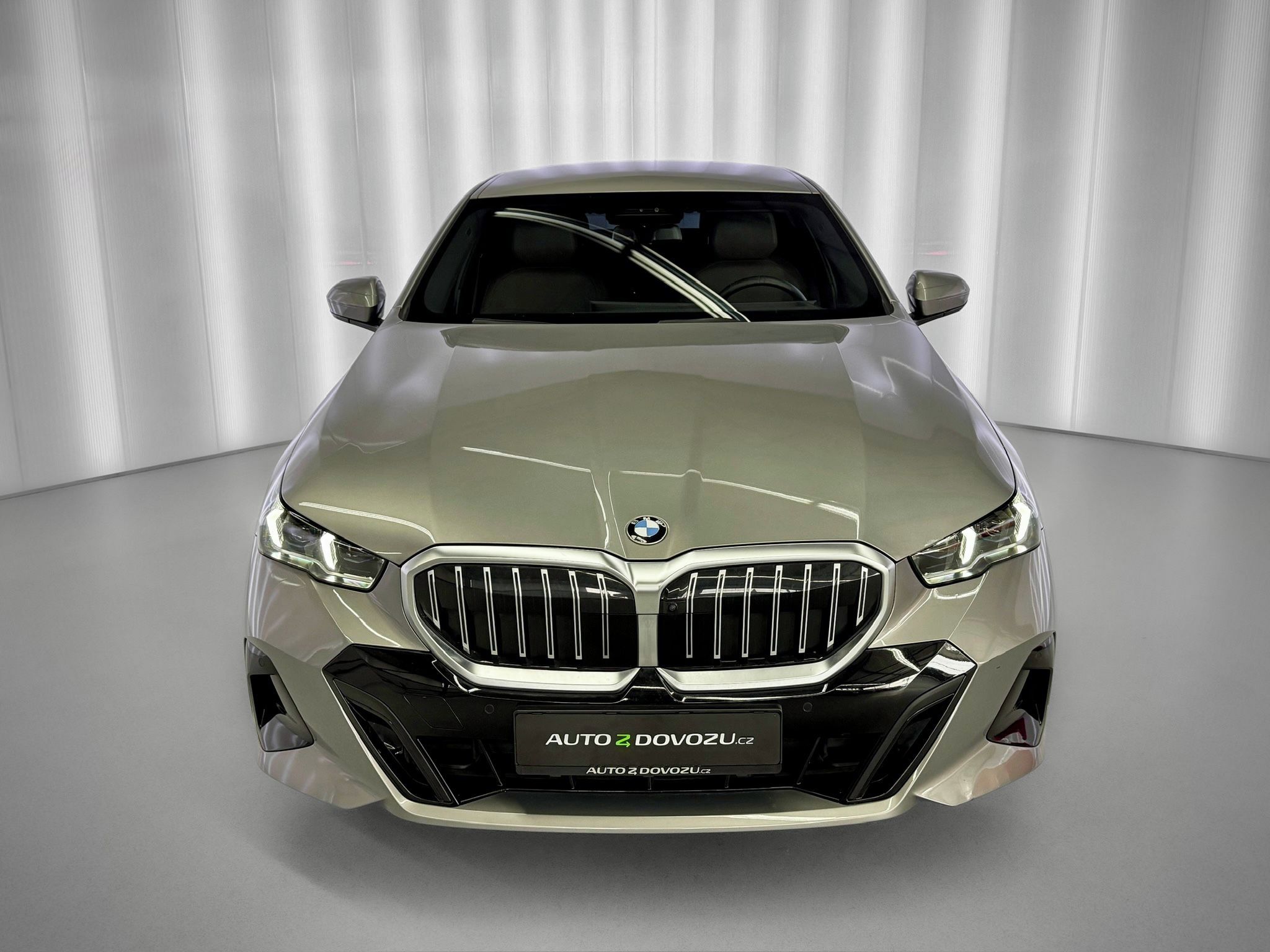 BMW Řada 5, 520d xDrive, M-SPORT, HUD, H/K - fotka 3
