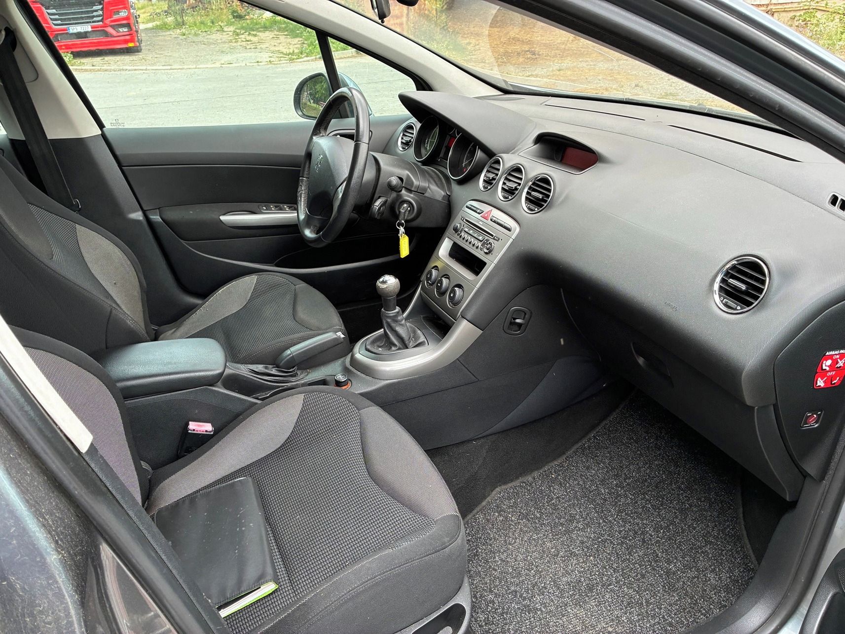 Peugeot 308, 1,6i 88kW bez STK - fotka 6