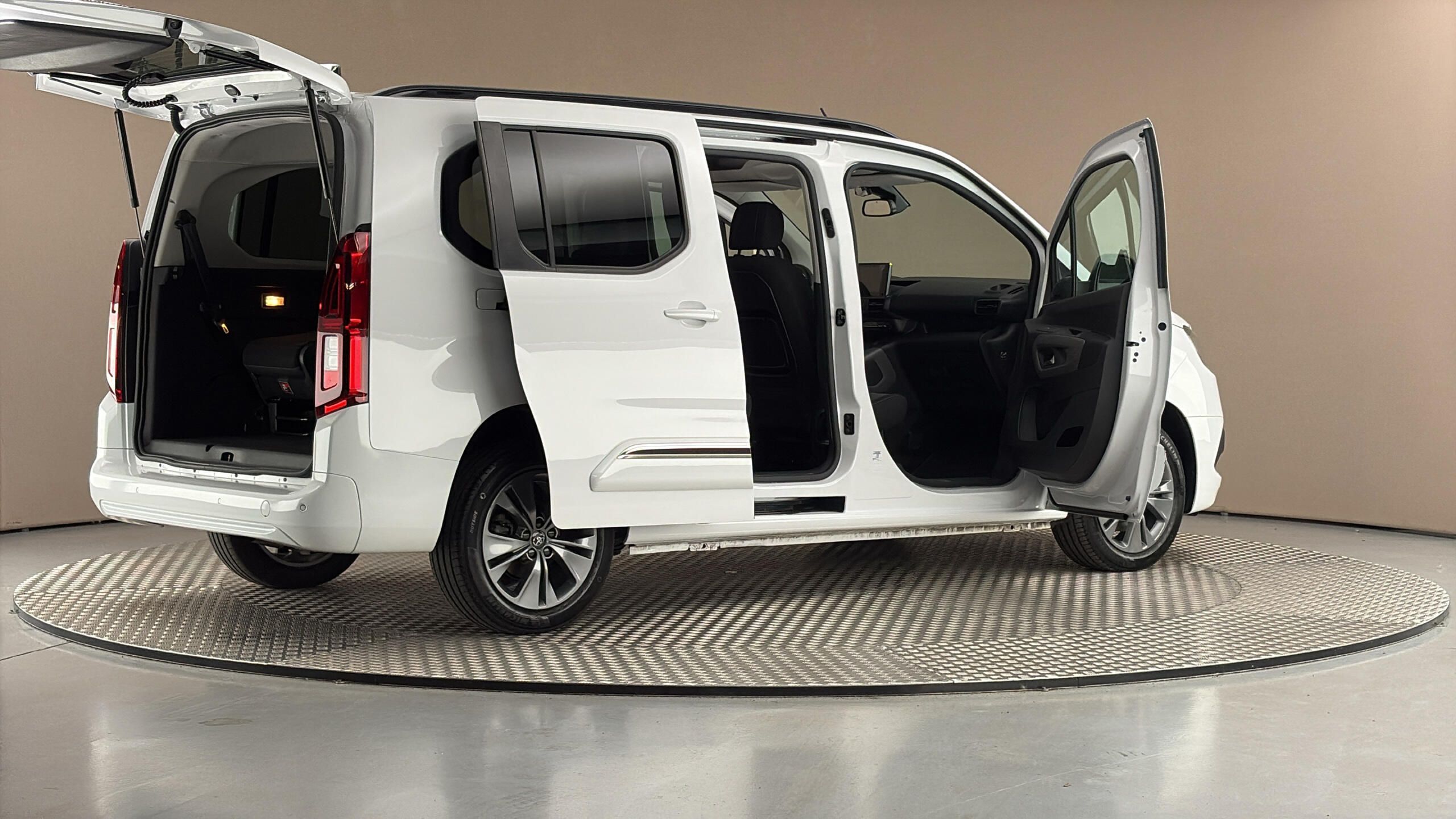 Toyota Proace City Verso, 1.5 D-4D Long Family - fotka 6