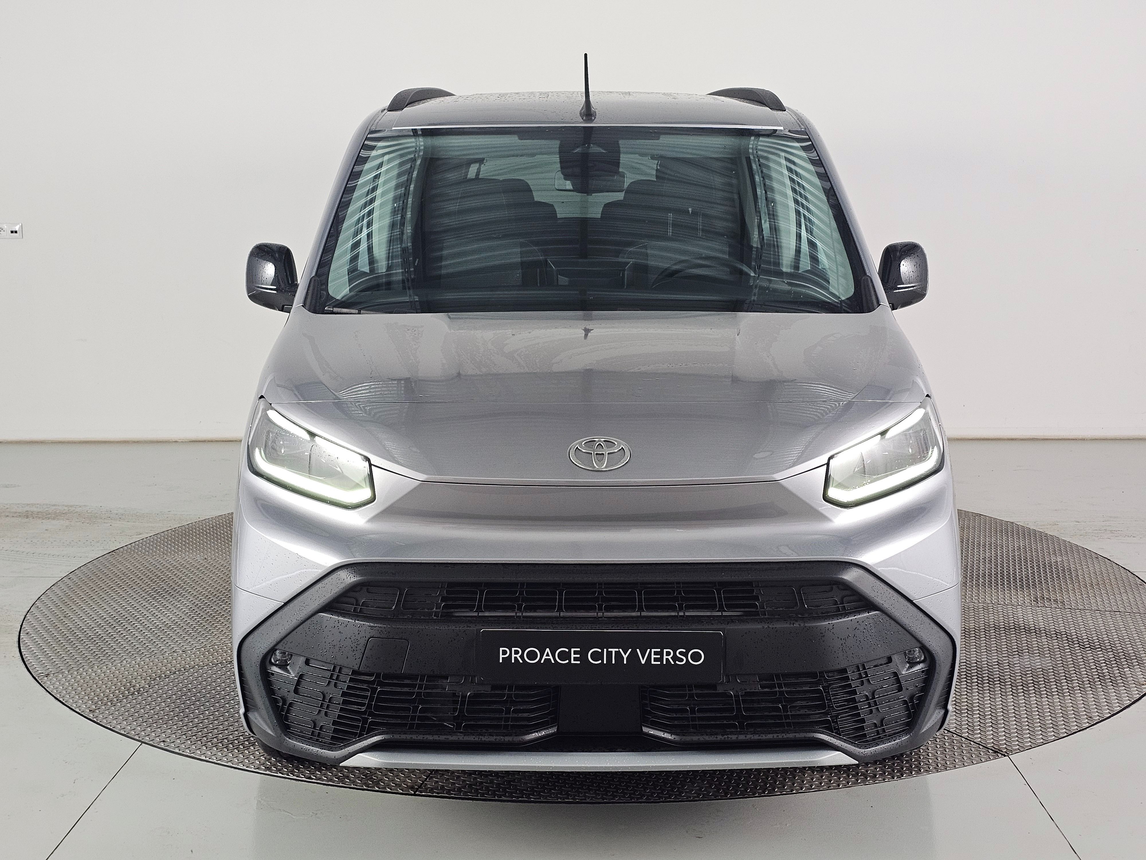 Toyota Proace City Verso, Long 1,5D 130PS Family 7míst - fotka 2