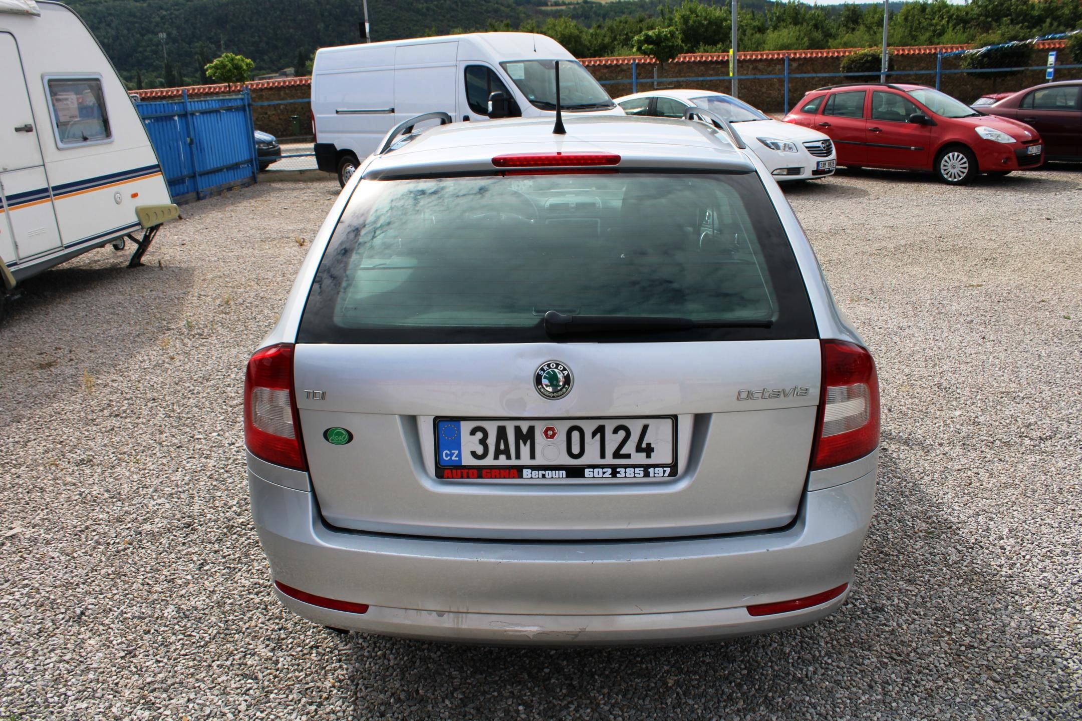 Škoda Octavia, 1,6TDI KLIMA EL.OKNA TEMPOMAT - fotka 6