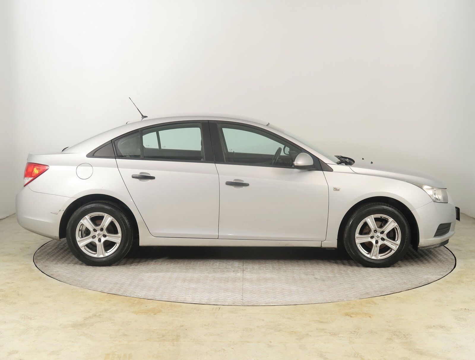 Chevrolet Cruze, 1.6 i 16V, Parkovací asistent - fotka 6