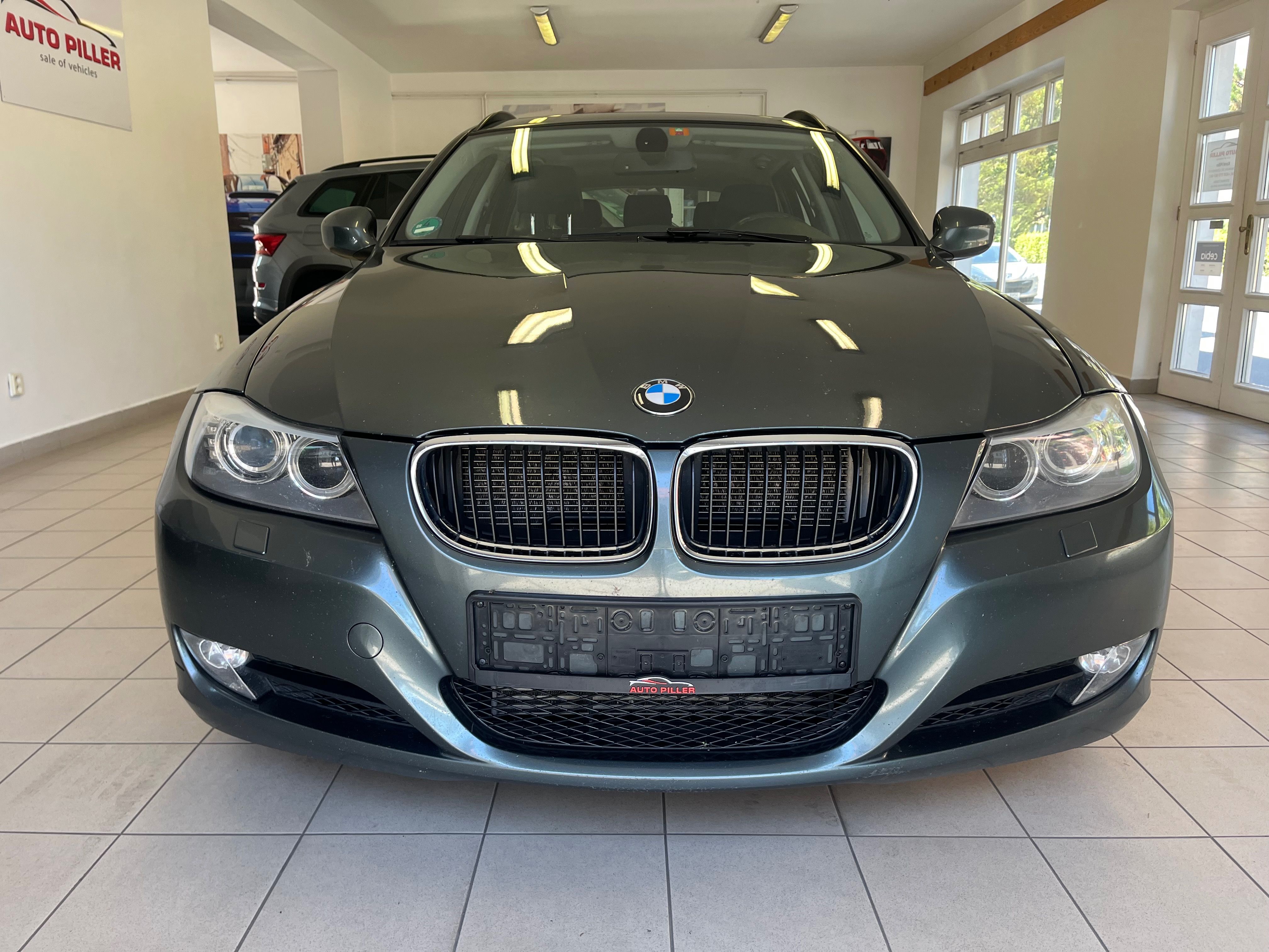 BMW Řada 3, 330d xDrive Lci - fotka 2