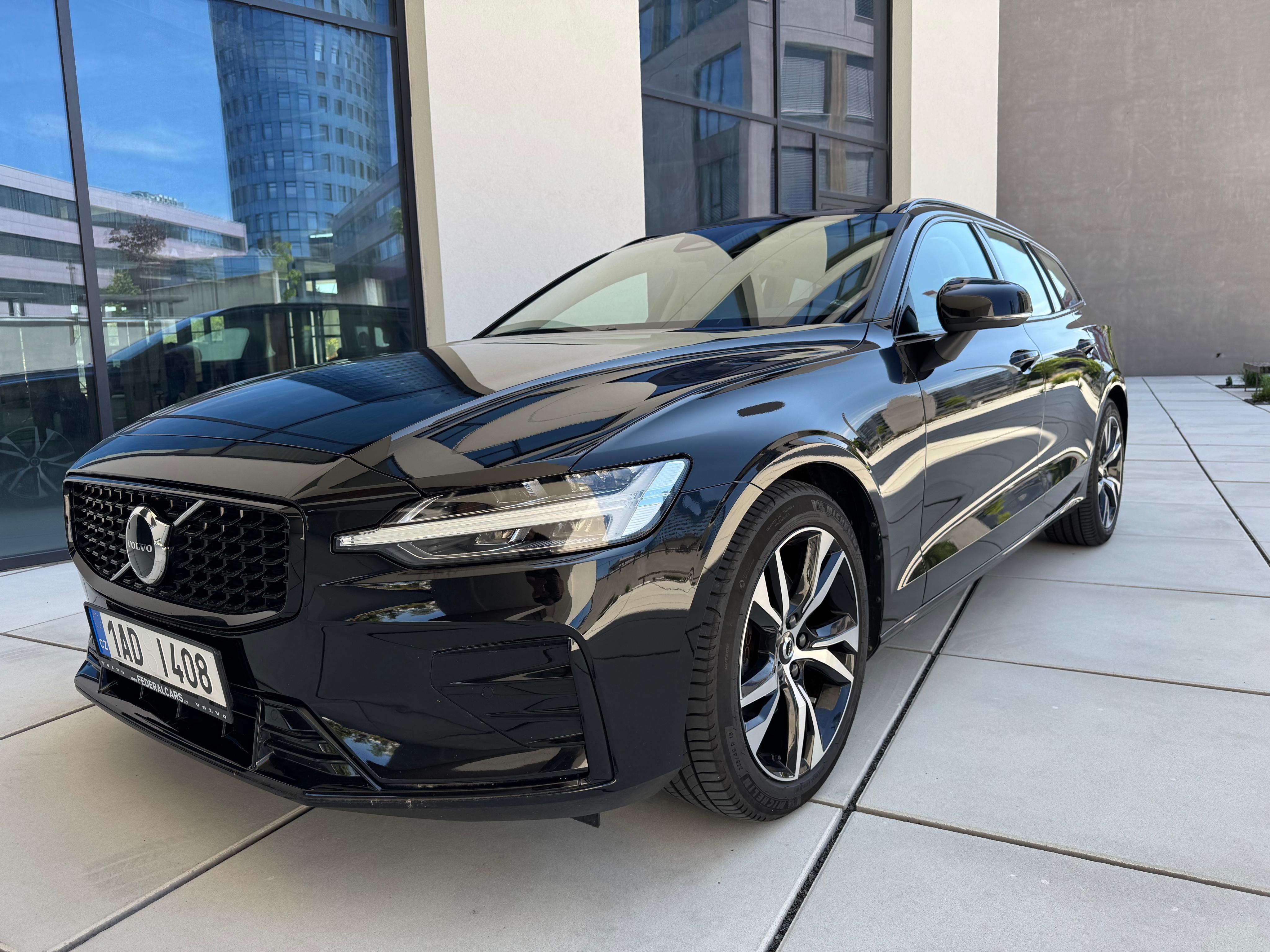 Volvo V60, B4 Plus Dark AT ČR 1 MAJITEL
