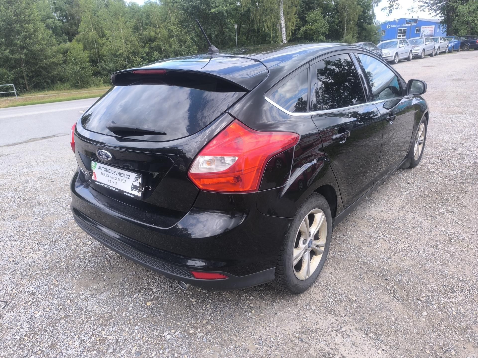 Ford Focus, 2.0TDCI103KW,MAX VÝBAVA,KRÁSNÝ - fotka 4
