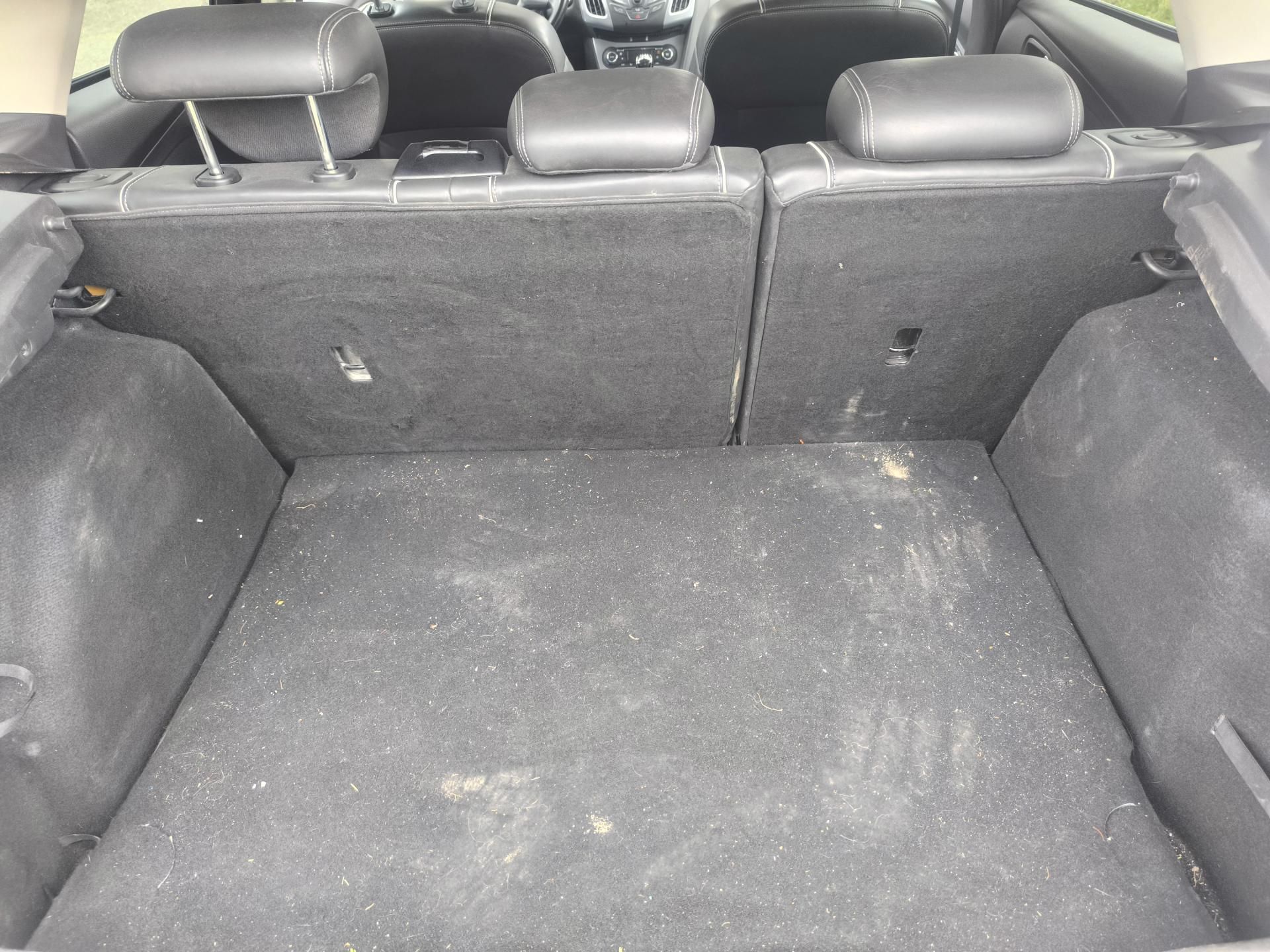Ford Focus, 2.0TDCI103KW,MAX VÝBAVA,KRÁSNÝ - fotka 6