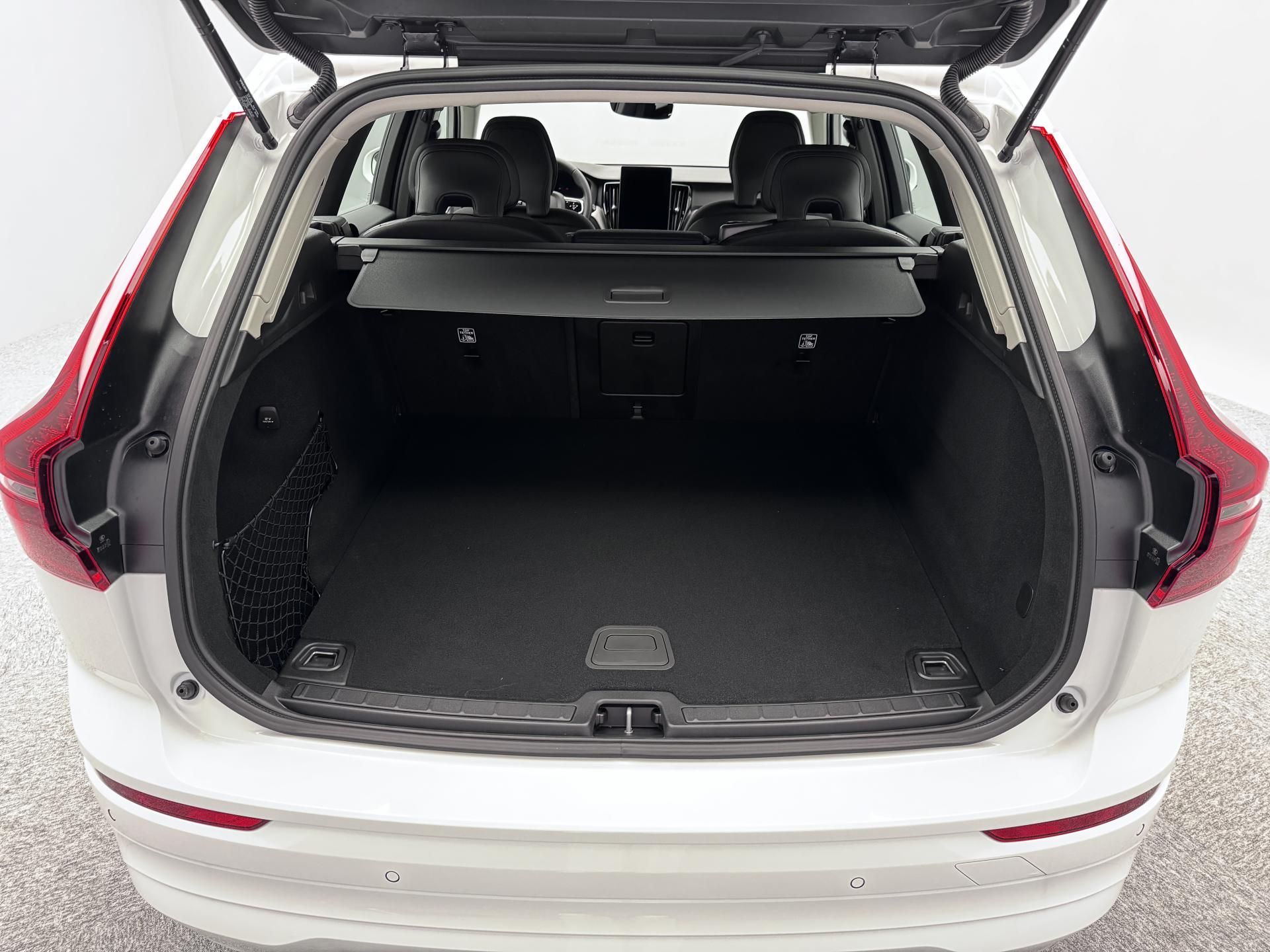 Volvo XC60, B5 AWD AUT ESSENTIAL - fotka 5