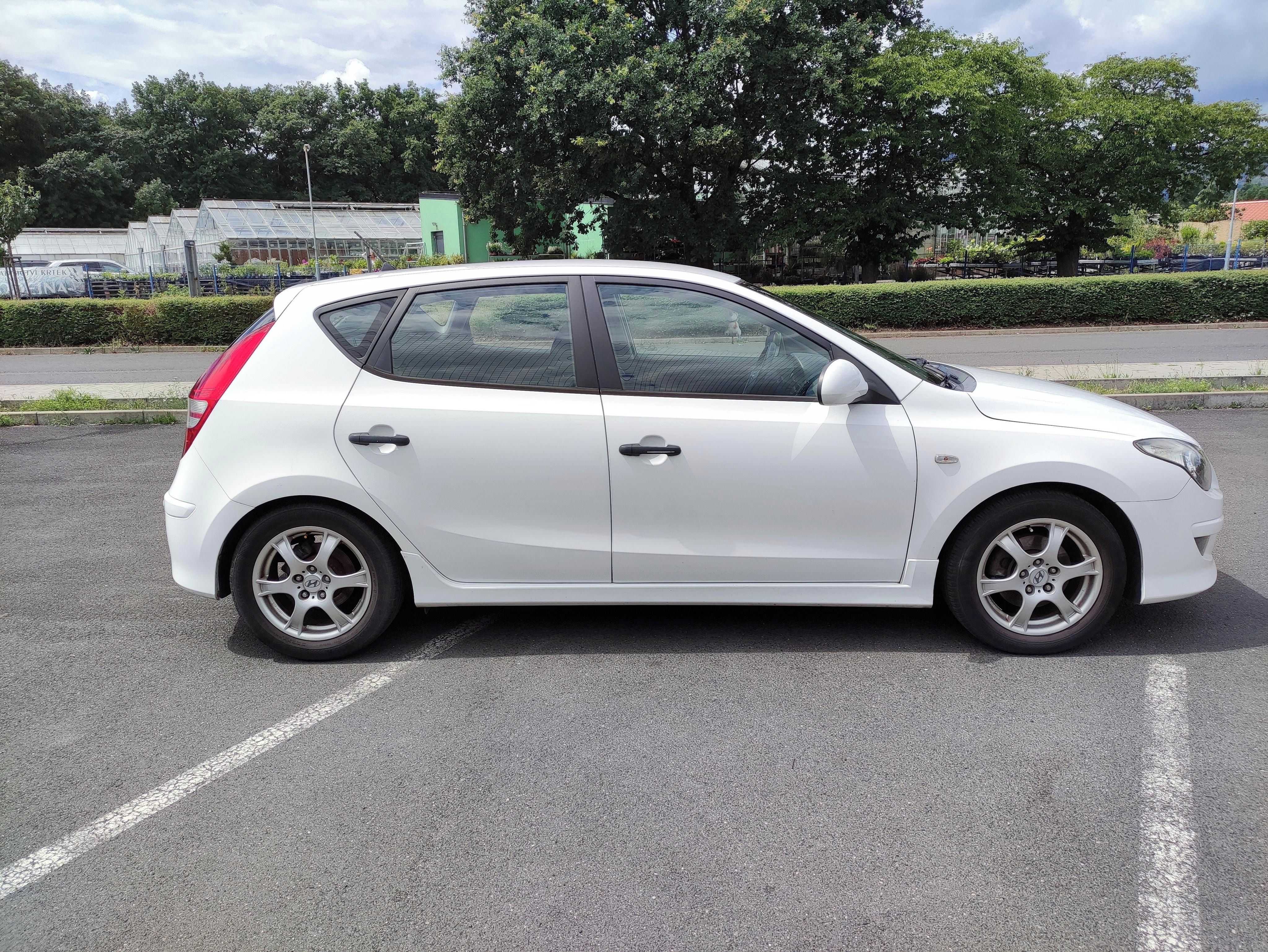 Hyundai i30, 1.4 benzin, 80kW, manual - fotka 3