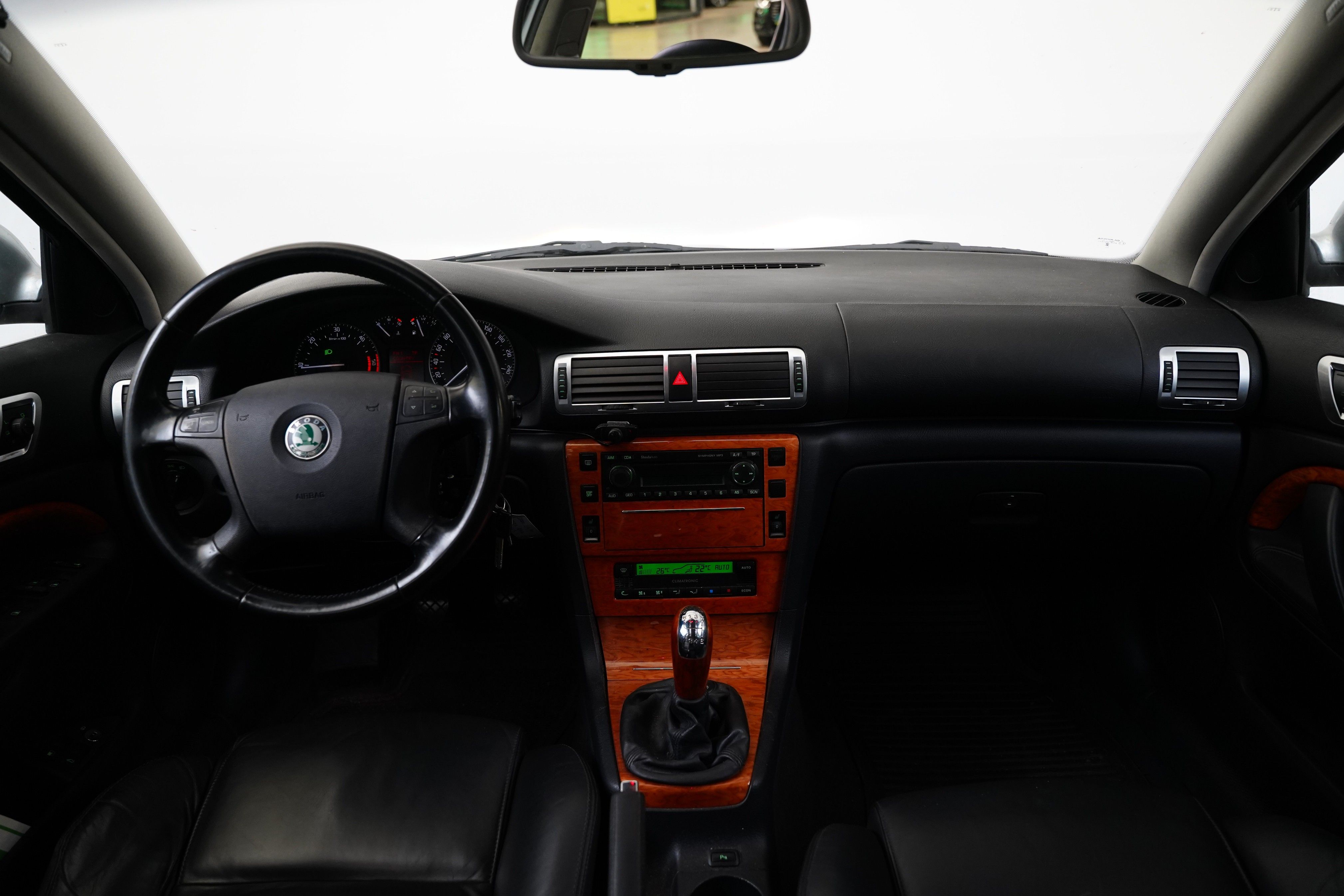 Škoda Superb, 2.0 TDI 103 kW Elegance Top - fotka 5