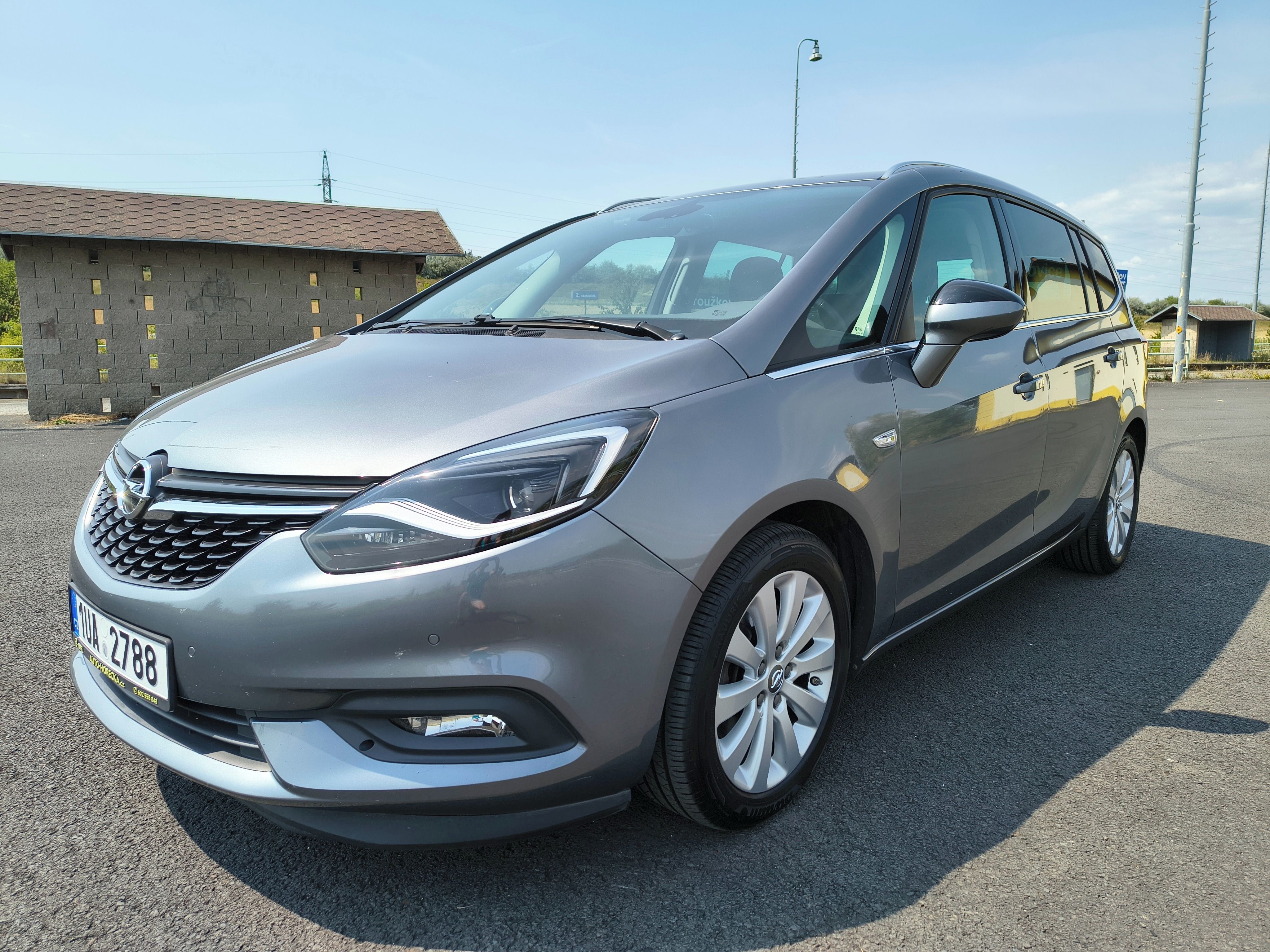 Opel Zafira, 1,6 benzín, 7 míst - fotka 2
