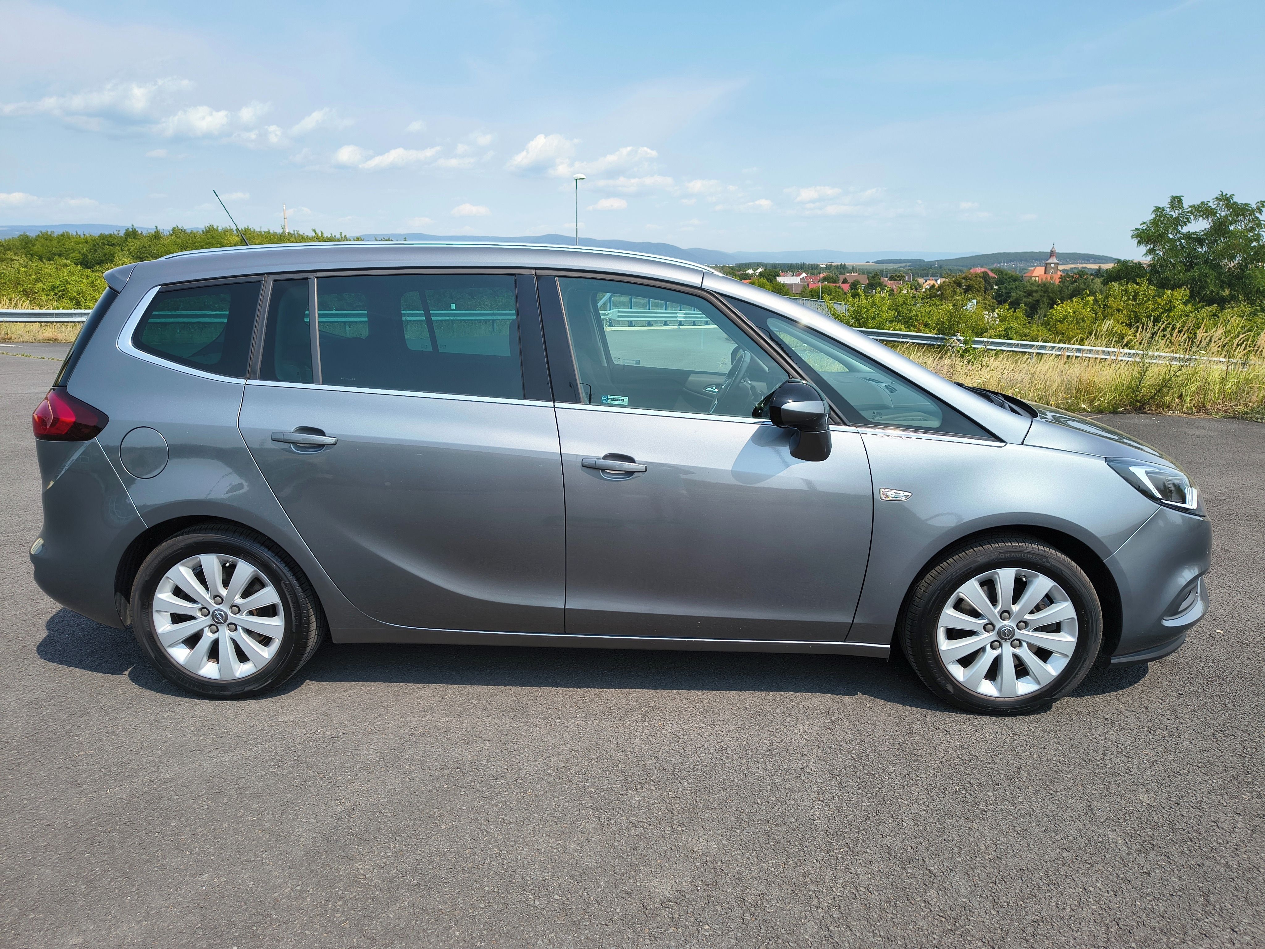 Opel Zafira, 1,6 benzín, 7 míst - fotka 4