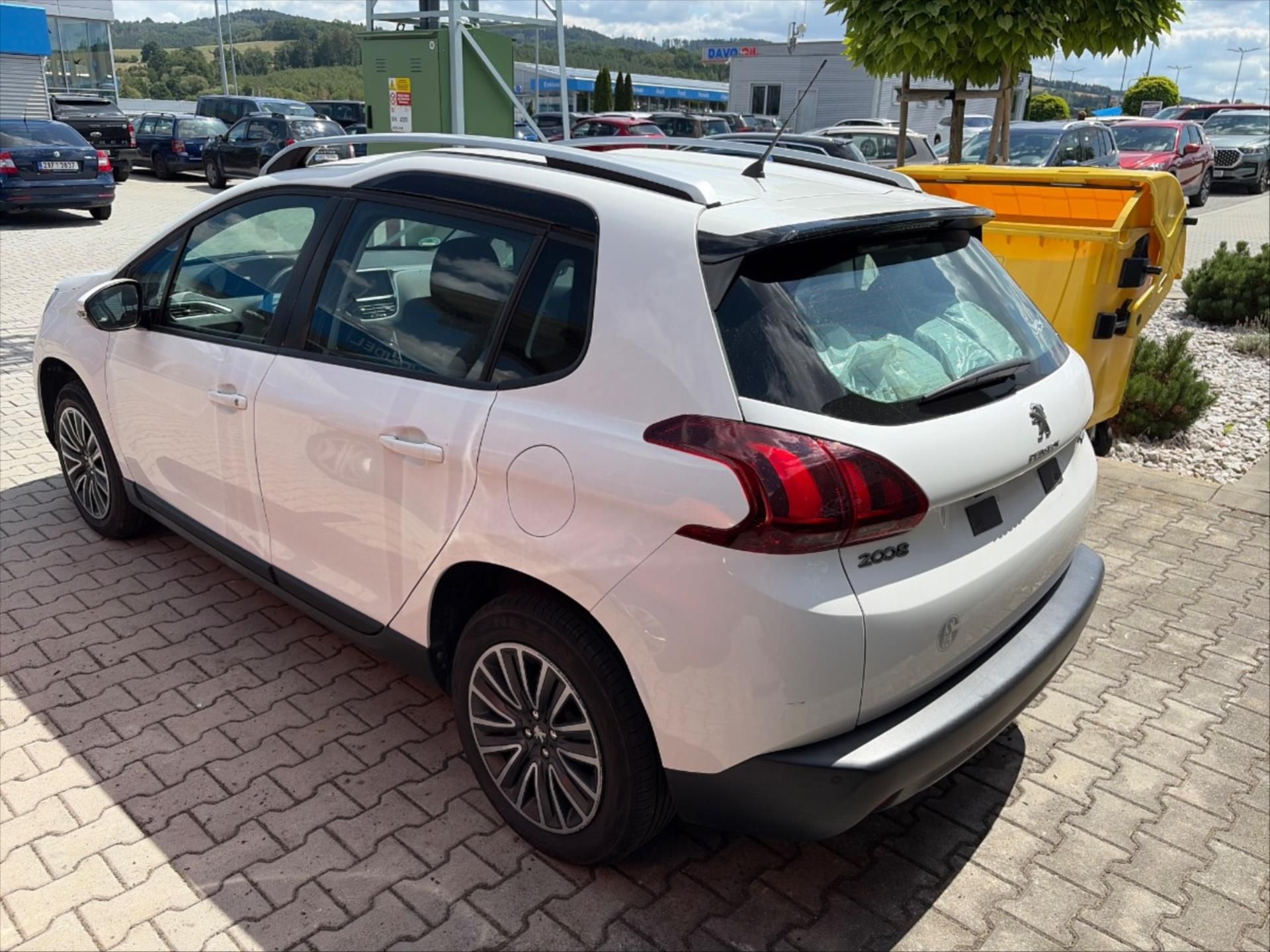 Peugeot 2008, 1.2 PureTech 60 kW Klima - fotka 5