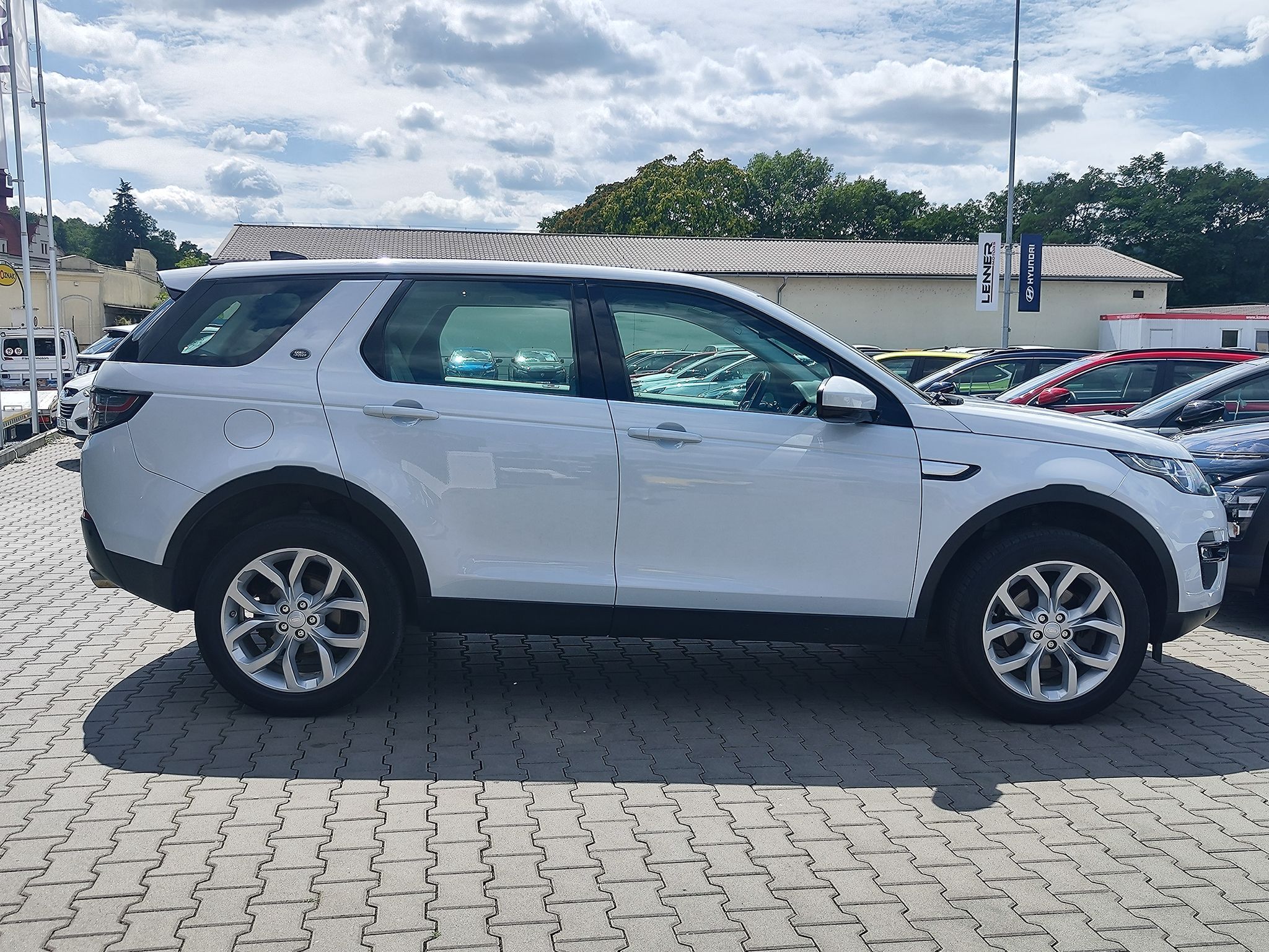 Land Rover Discovery Sport, 2.0 TD4 HSE/132kW Servisováno - fotka 4