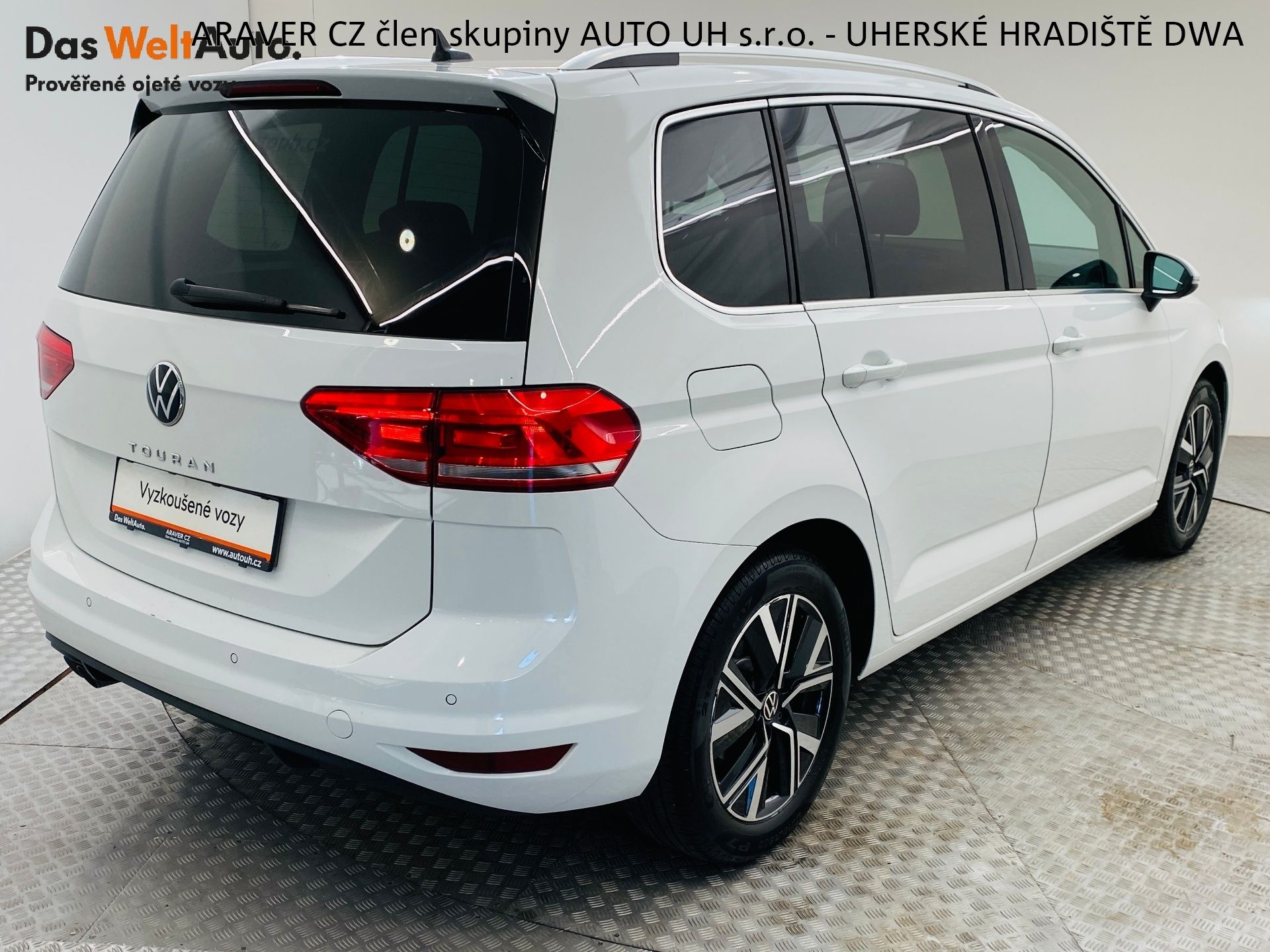 Volkswagen Touran, 2.0 TDI DSG 110kW Highline - fotka 2
