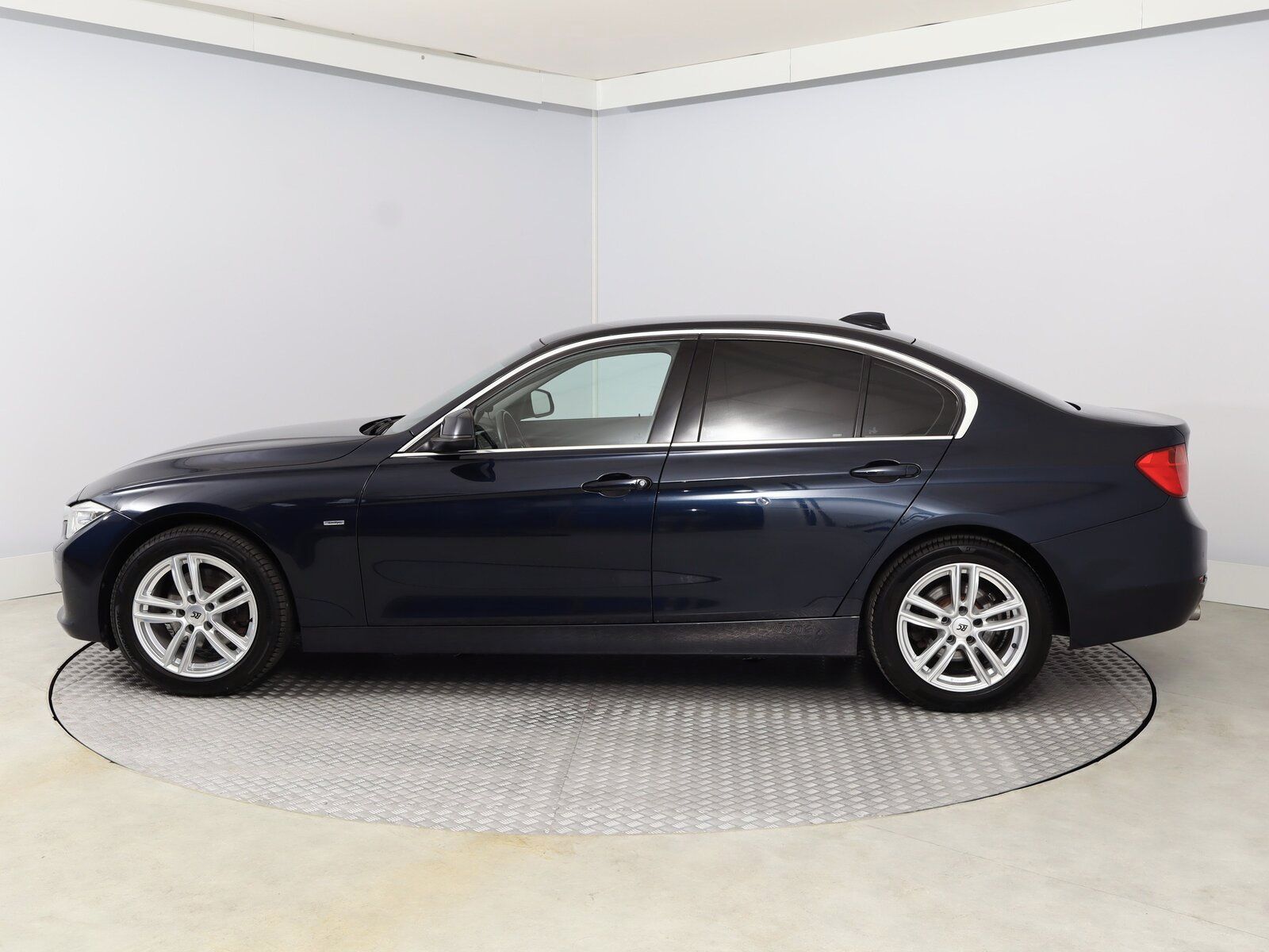 BMW Řada 3, 320 d xDrive, Luxury Line - fotka 3
