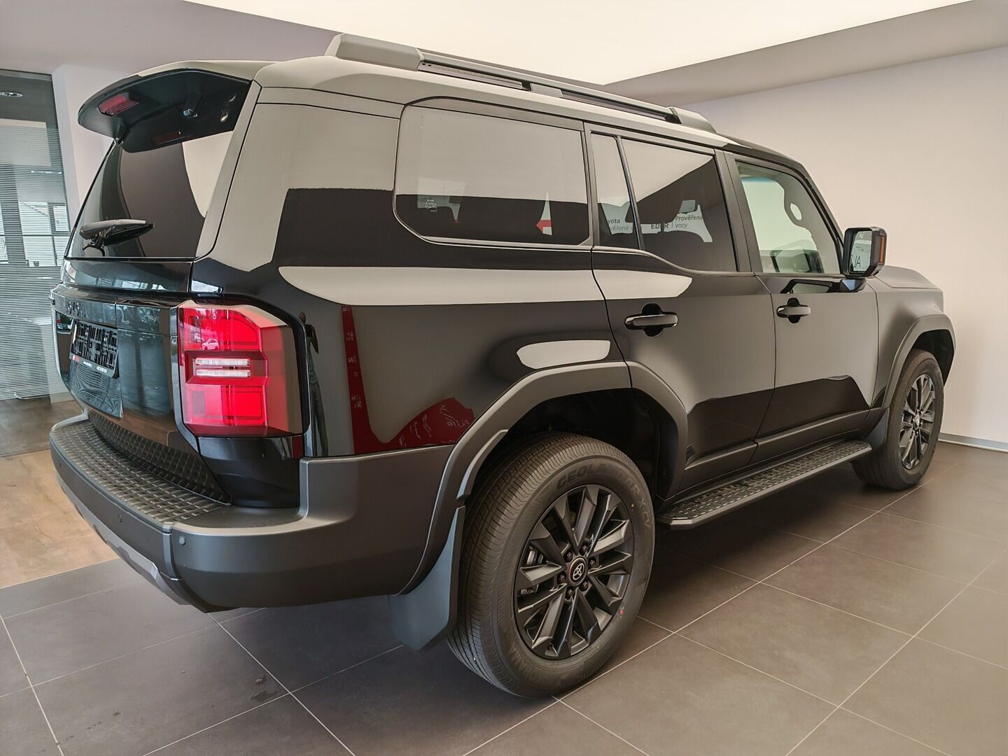 Toyota Land Cruiser, 2.8L Diesel Executive 4x4 - fotka 4