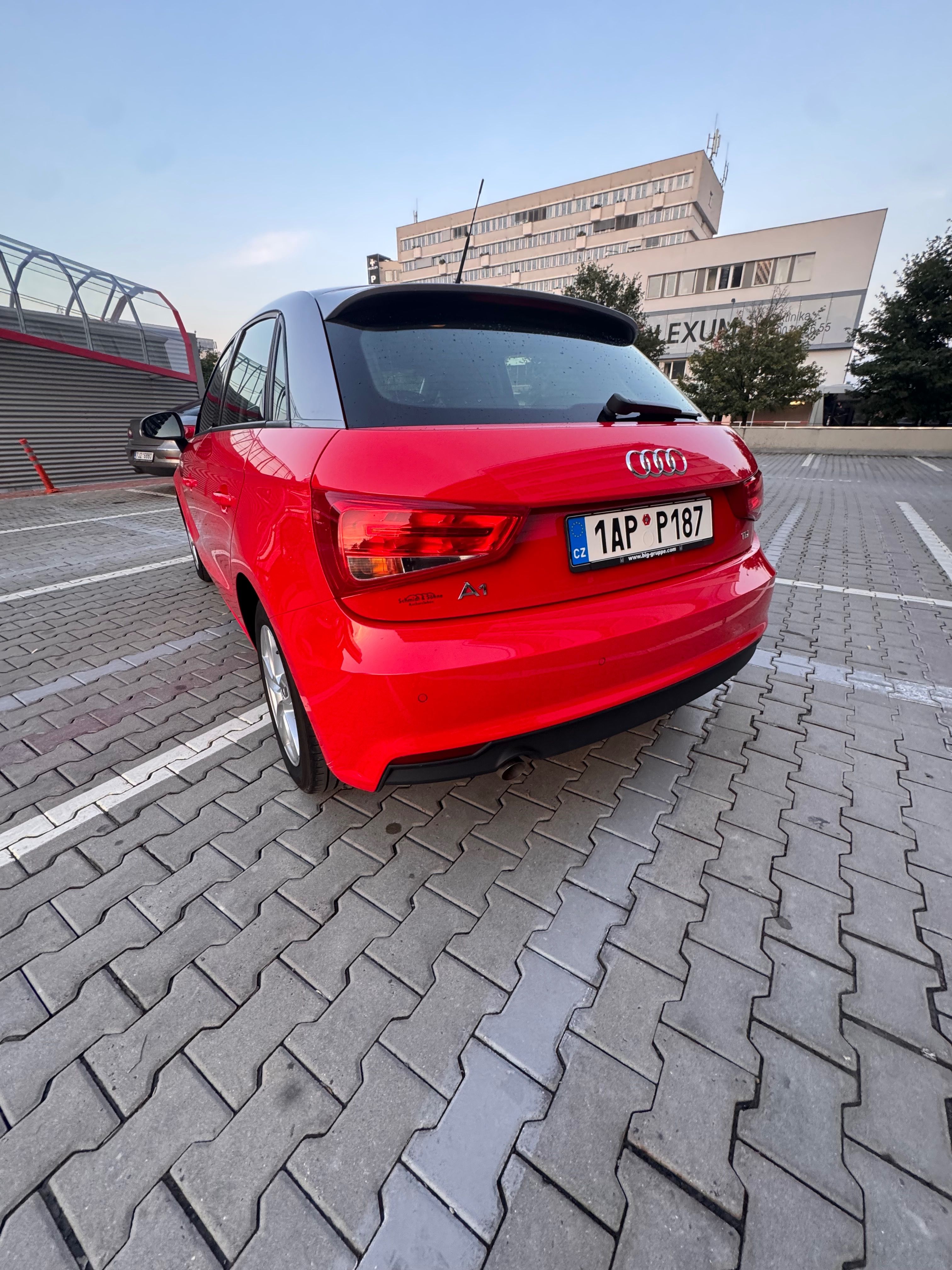 Audi A1, Audi A1 1.4 tdi Sportback TOP - fotka 2