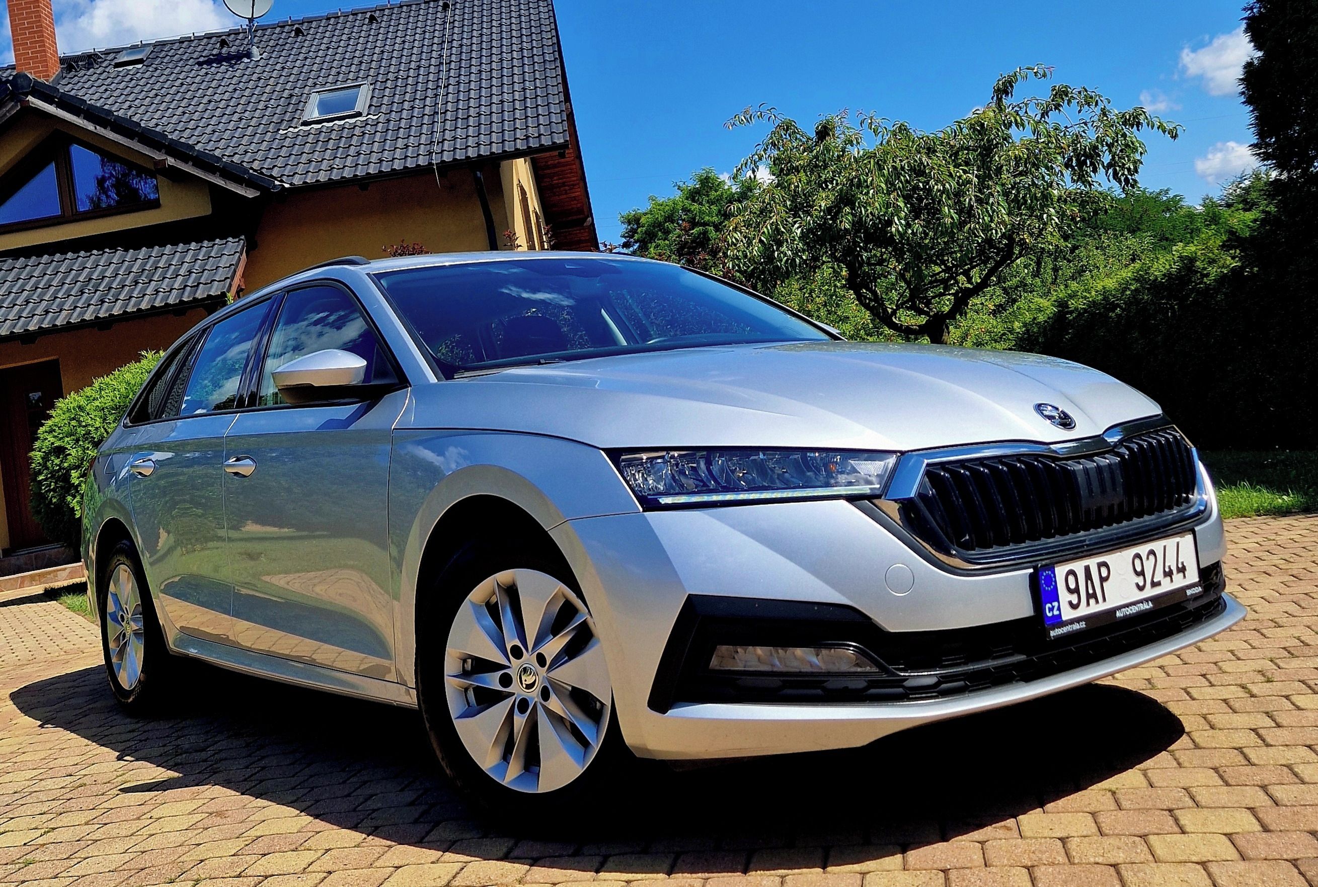 Škoda Octavia, 2.0 TDi 110kw 4x4 DSG Tažné - fotka 5