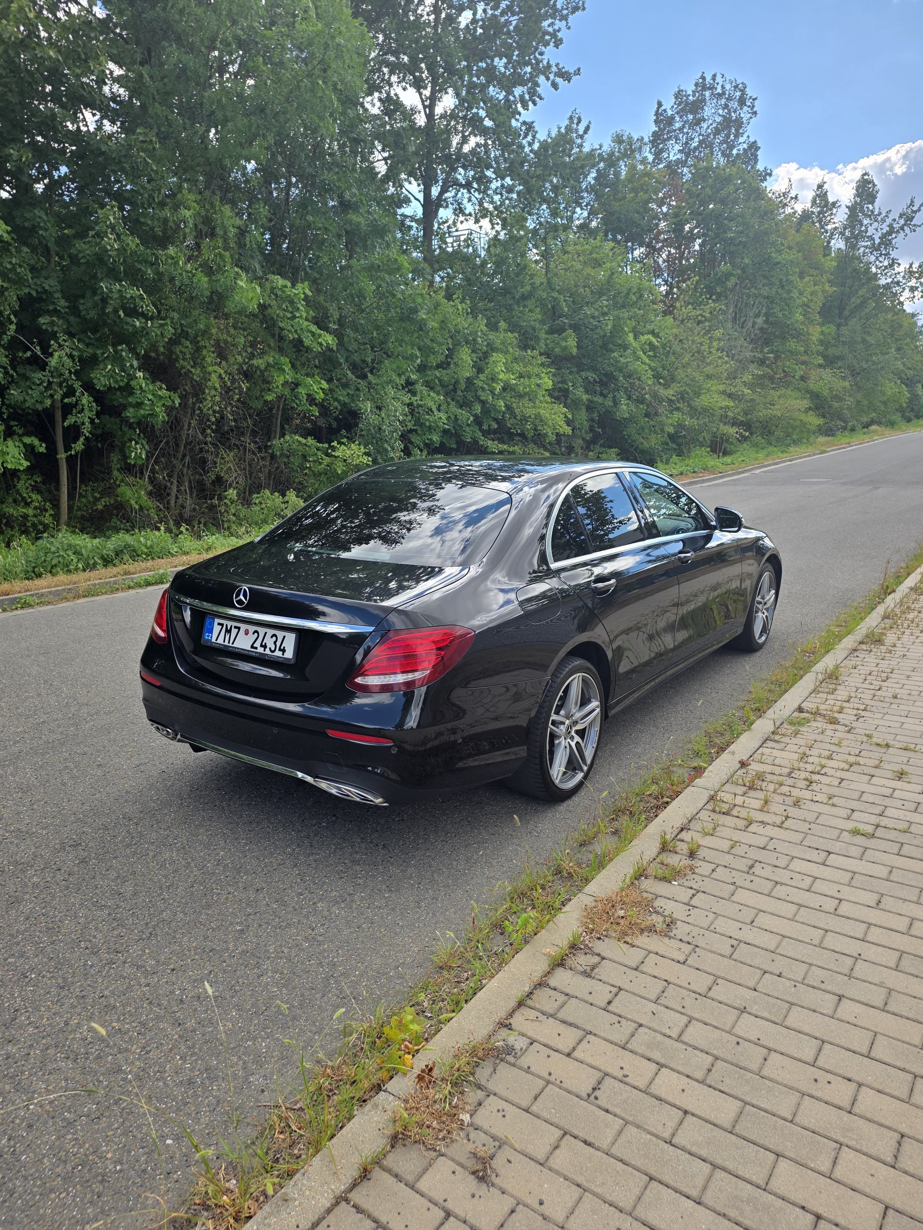 Mercedes-Benz Třídy E, 220D 4Matic, AMG, servis - fotka 5