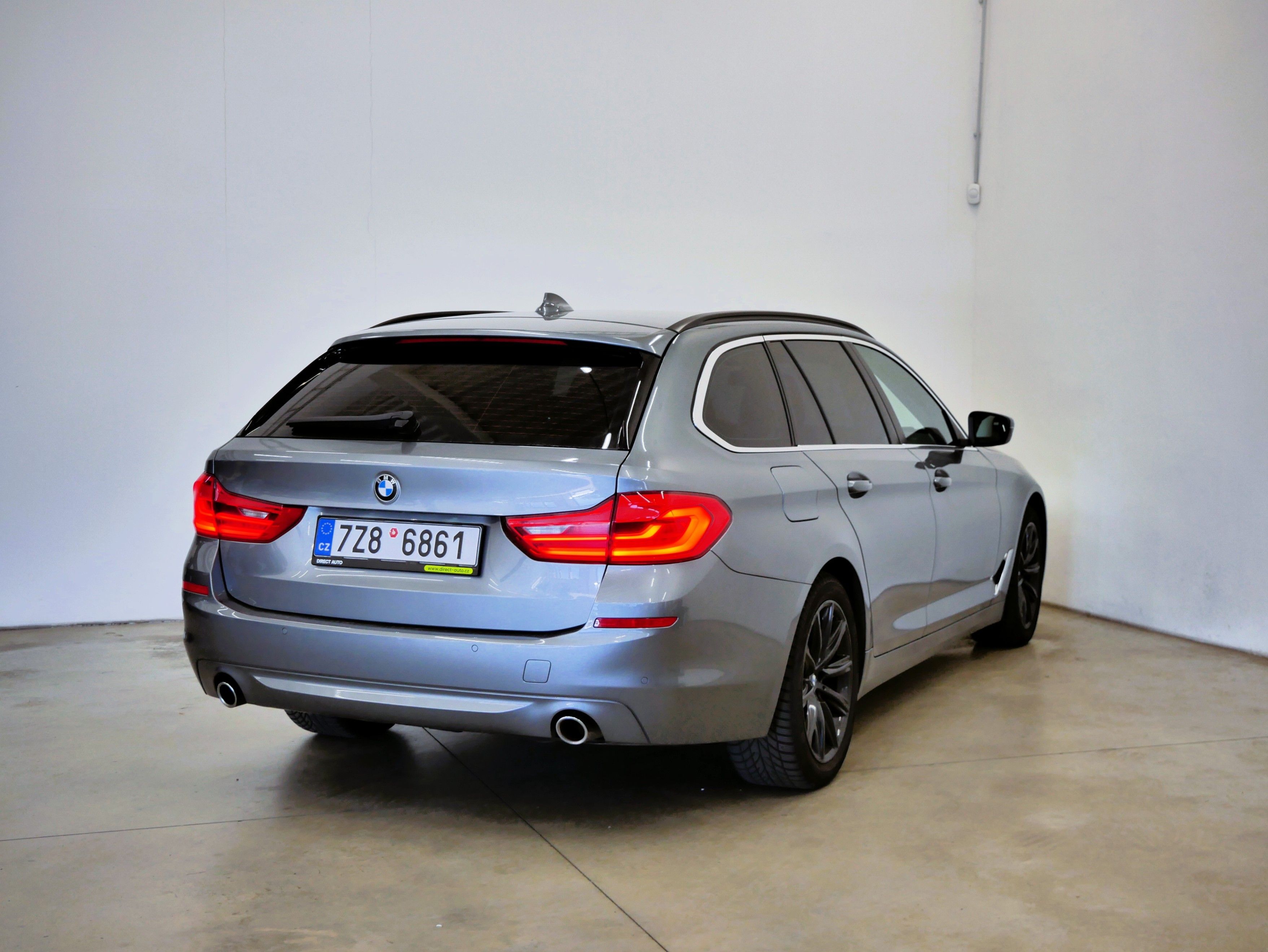 BMW Řada 5, 520d 140 kW Touring - fotka 2