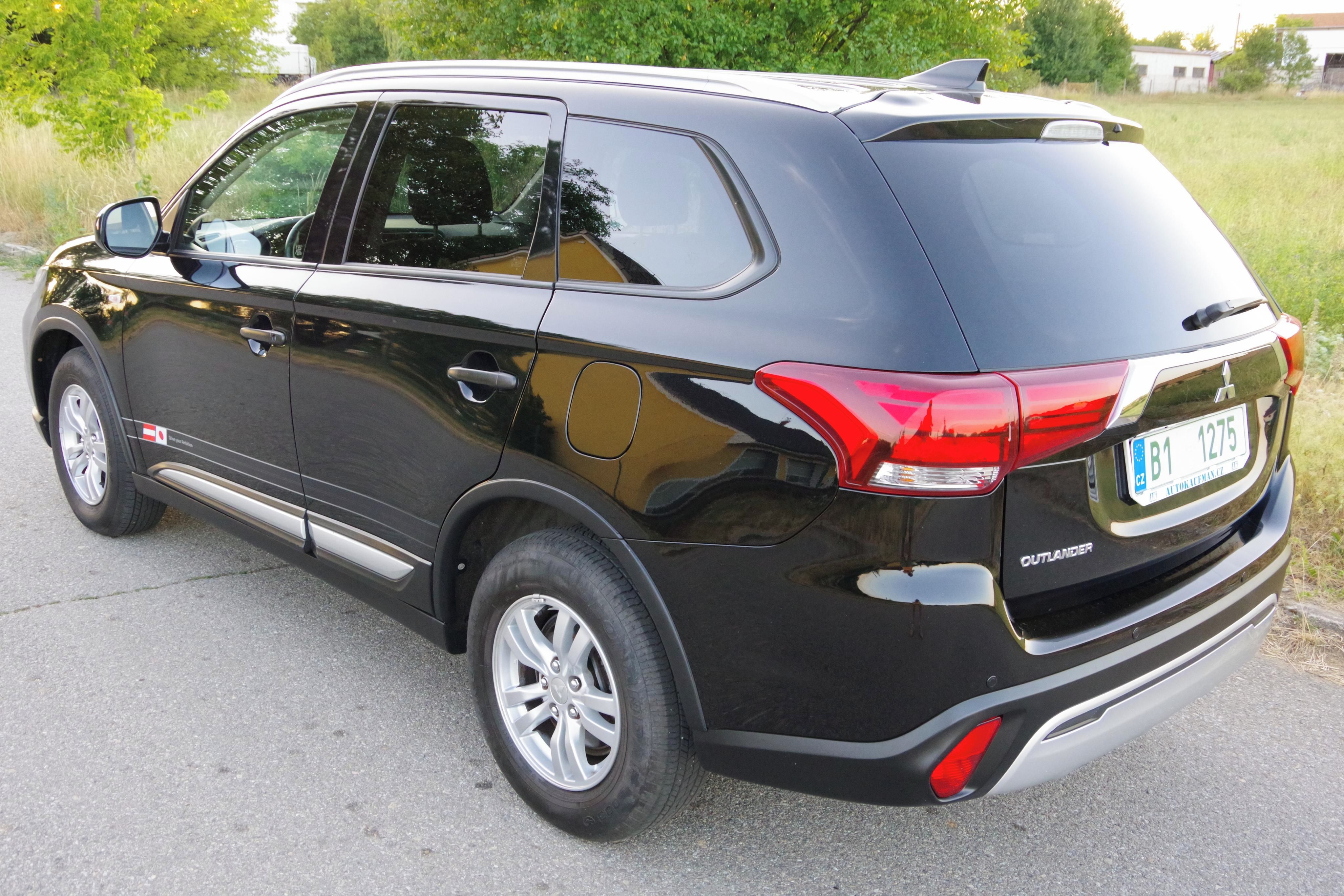 Mitsubishi Outlander, 2.0i, 1.majitel, nehavarované - fotka 3