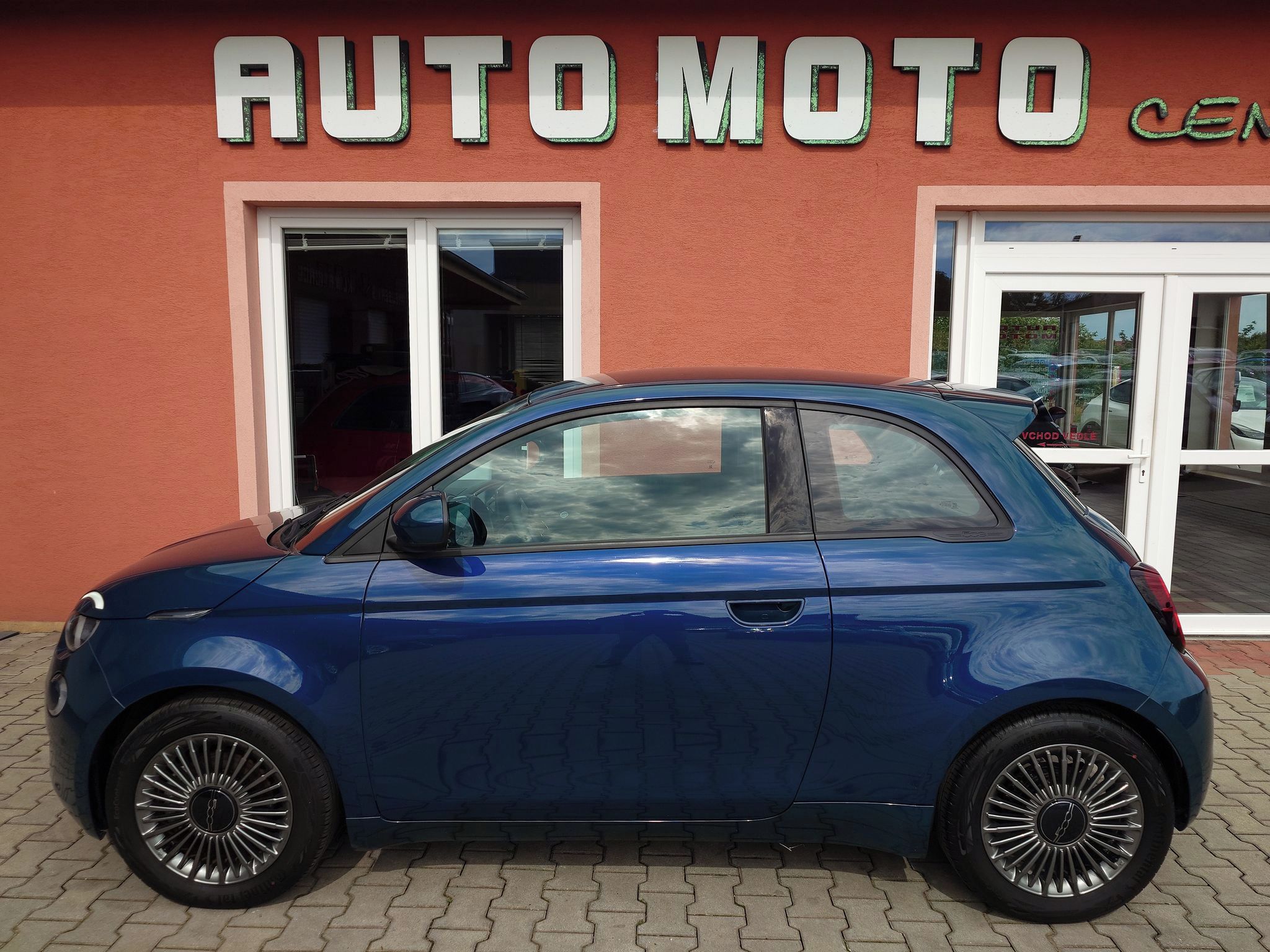 Fiat 500E, 42 kWh, 87 kW Icon (ODPOČET DP - fotka 3