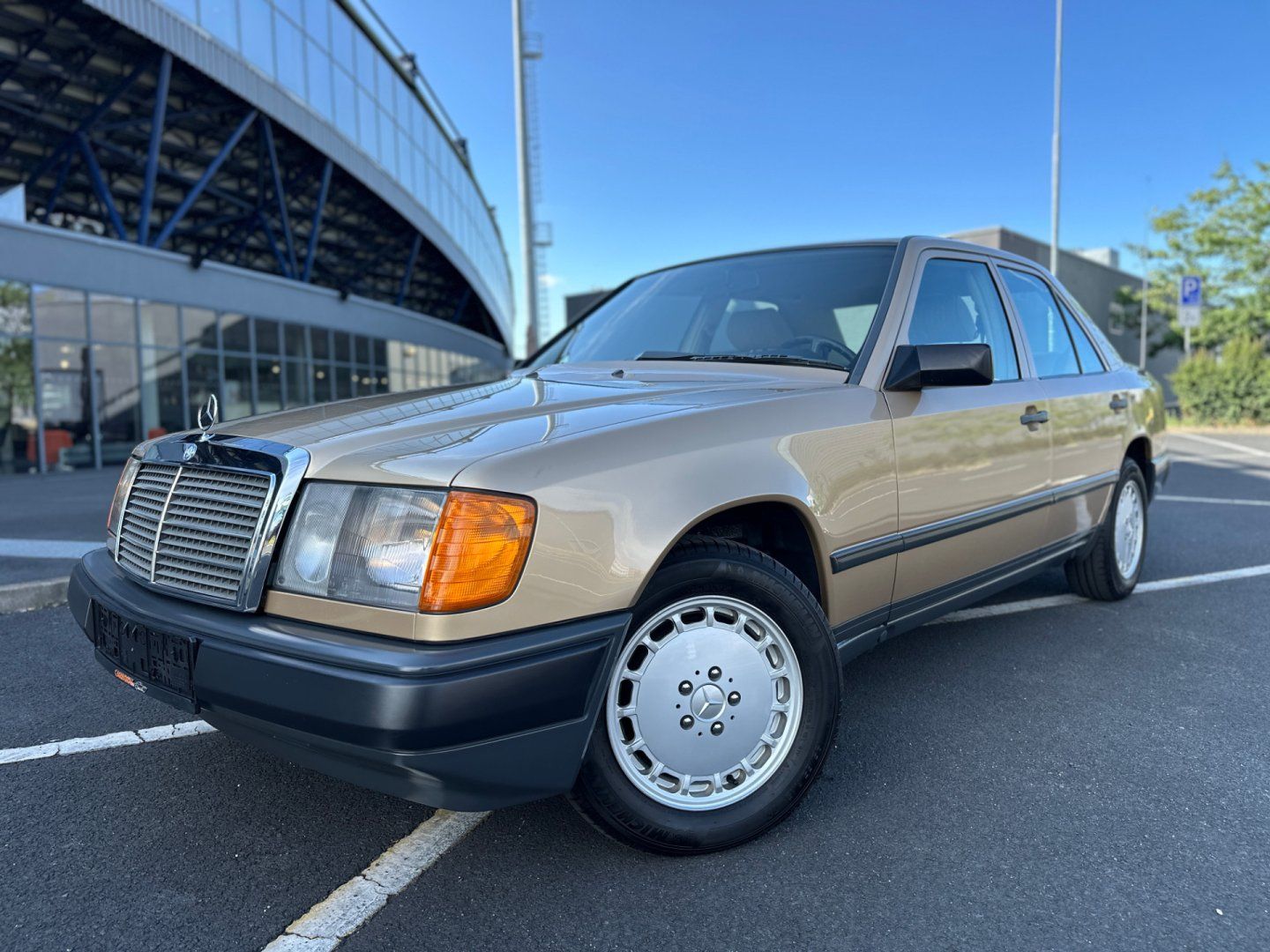 Mercedes-Benz 124, 230E 97kw