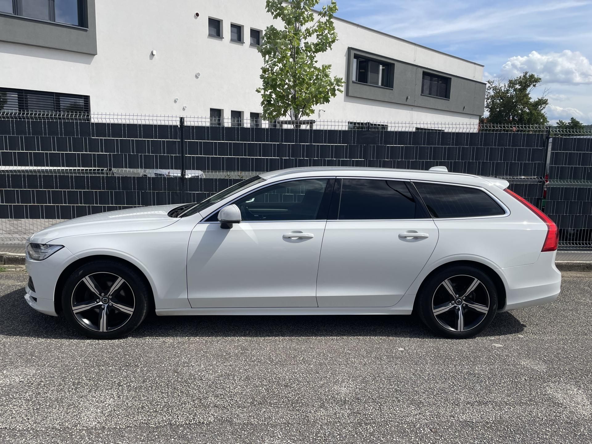 Volvo V90, 2.0 D4 140kW MOMENTUM - fotka 5