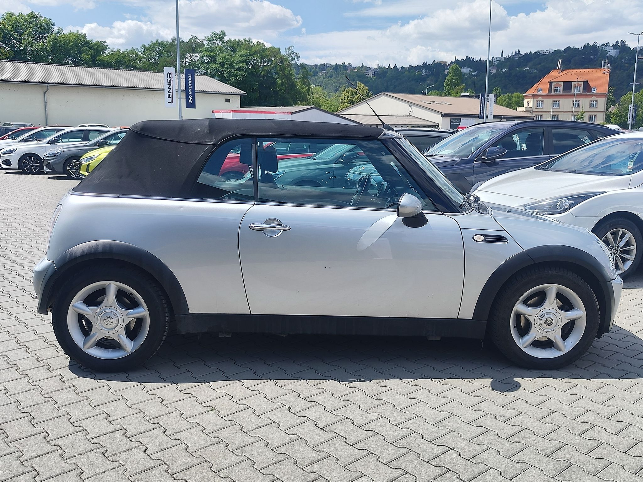 Mini Cooper, 1.6 /66kW ONE Cabrio - fotka 6